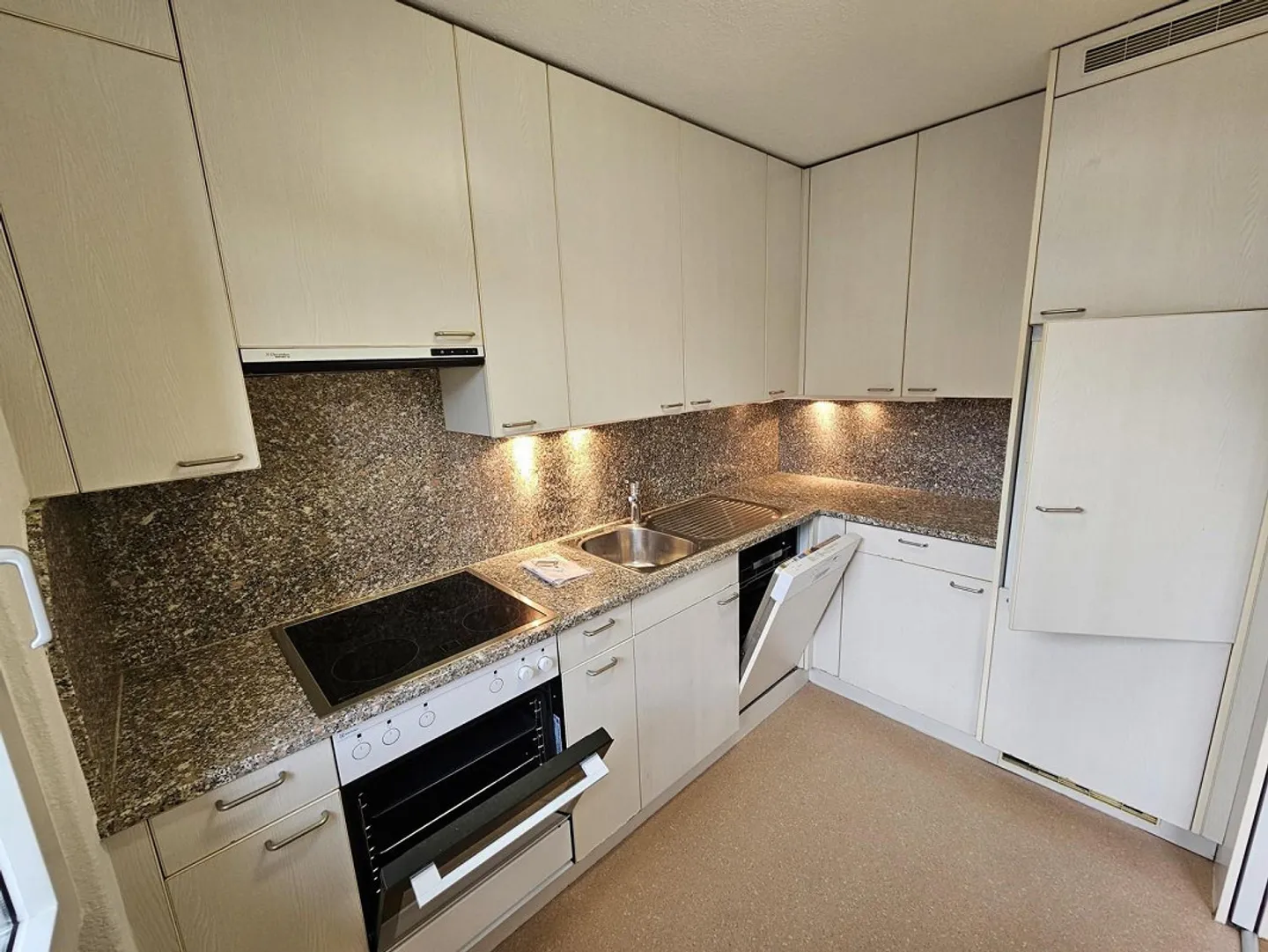 Geräumige Wohnung mit Grünblick - Foto 3 von 9