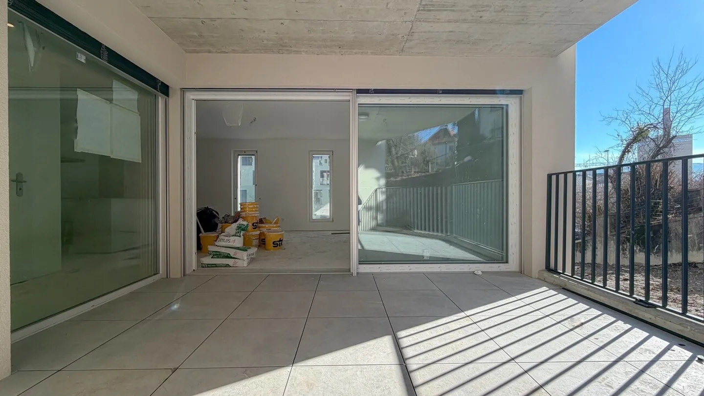 Appartamento affascinante 3.5 stanze nuovo con terrazza a due passi dalla stazione ferroviaria di Friburgo - Foto 4 di 11