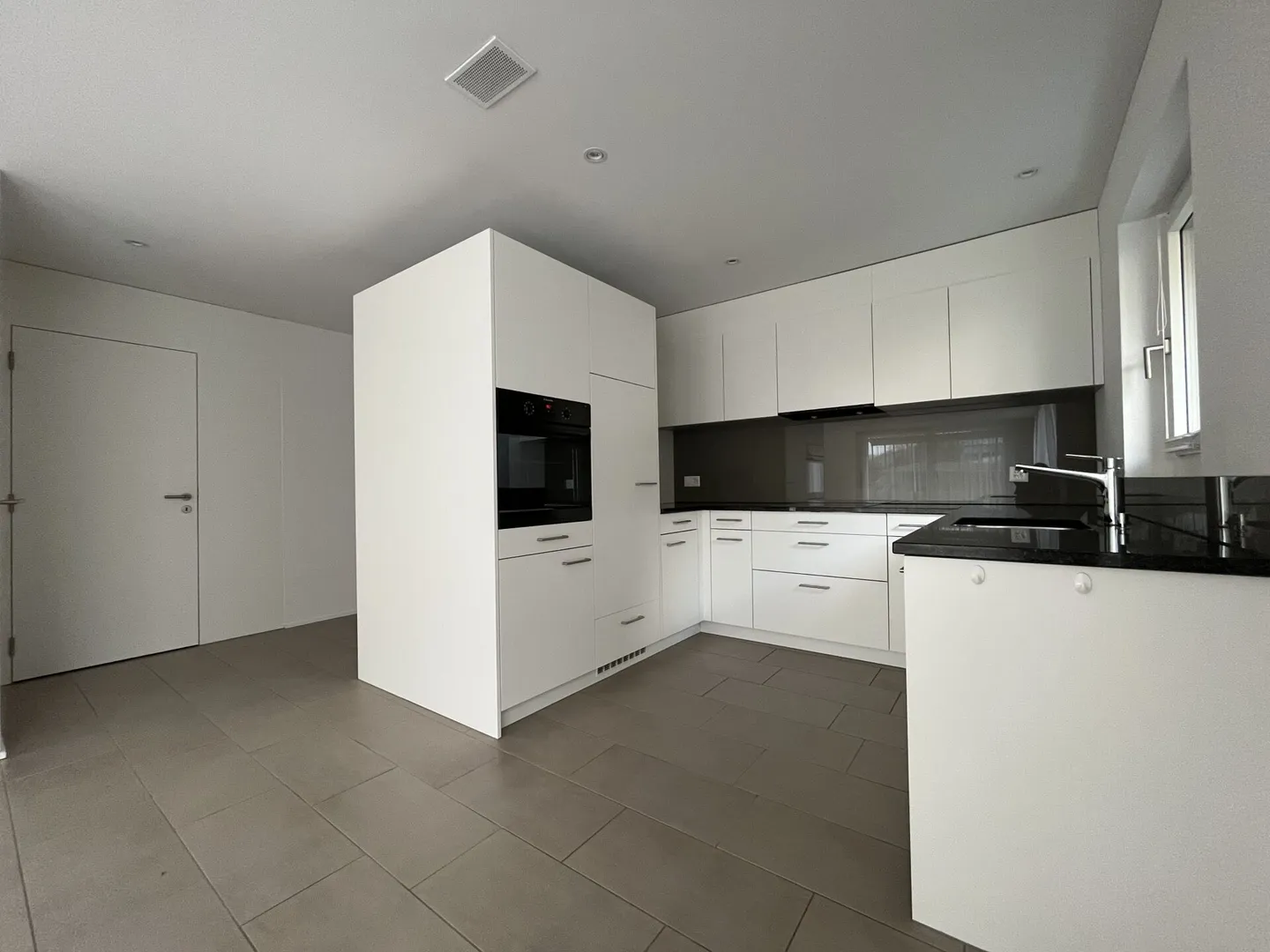 Moderne 2.5-Zimmerwohnung - Foto 1 von 5