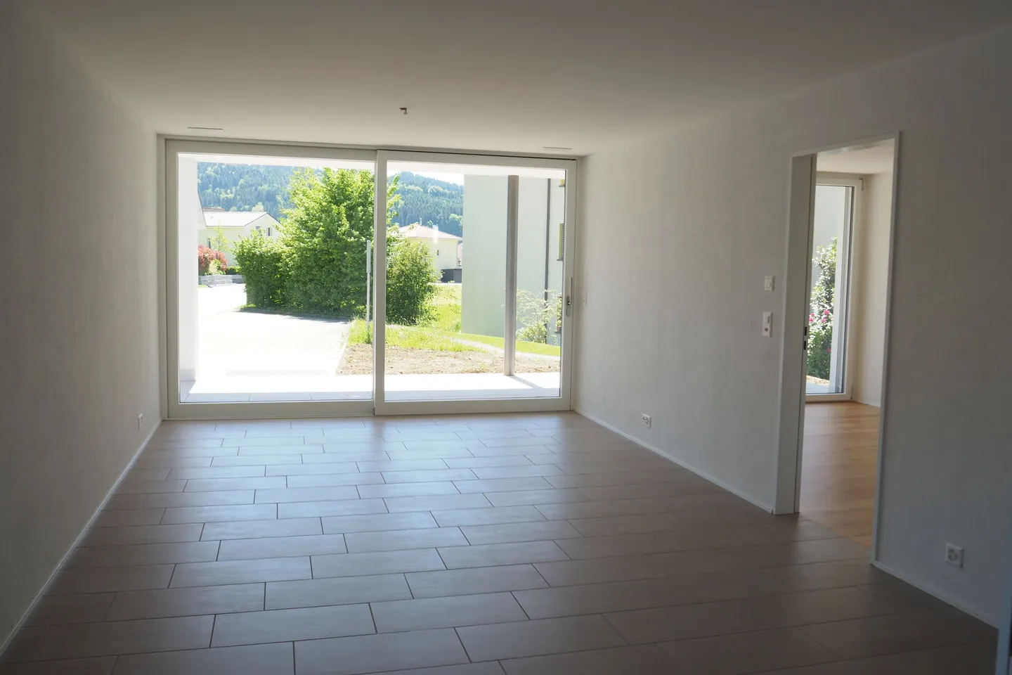 Moderne 2.5-Zimmerwohnung - Foto 3 von 5