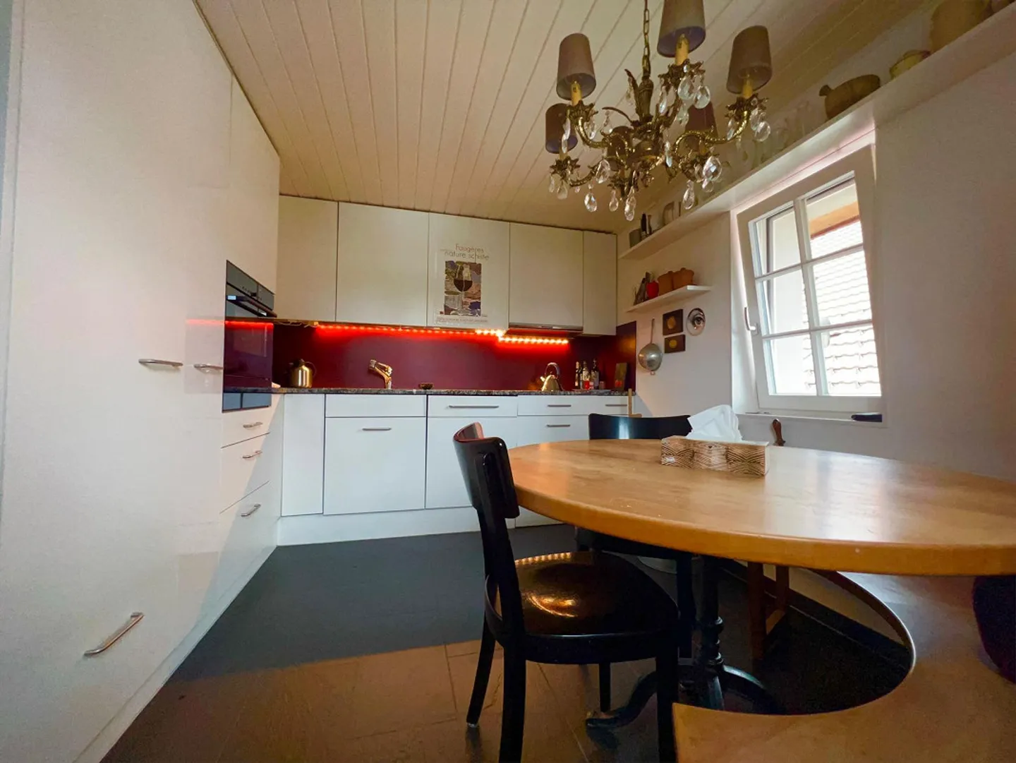 Charming single-family house with potential for dual-family use in Ho - Photo 2 of 16