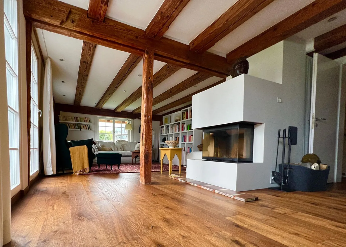 Charming single-family house with potential for dual-family use in Ho - Photo 3 of 16