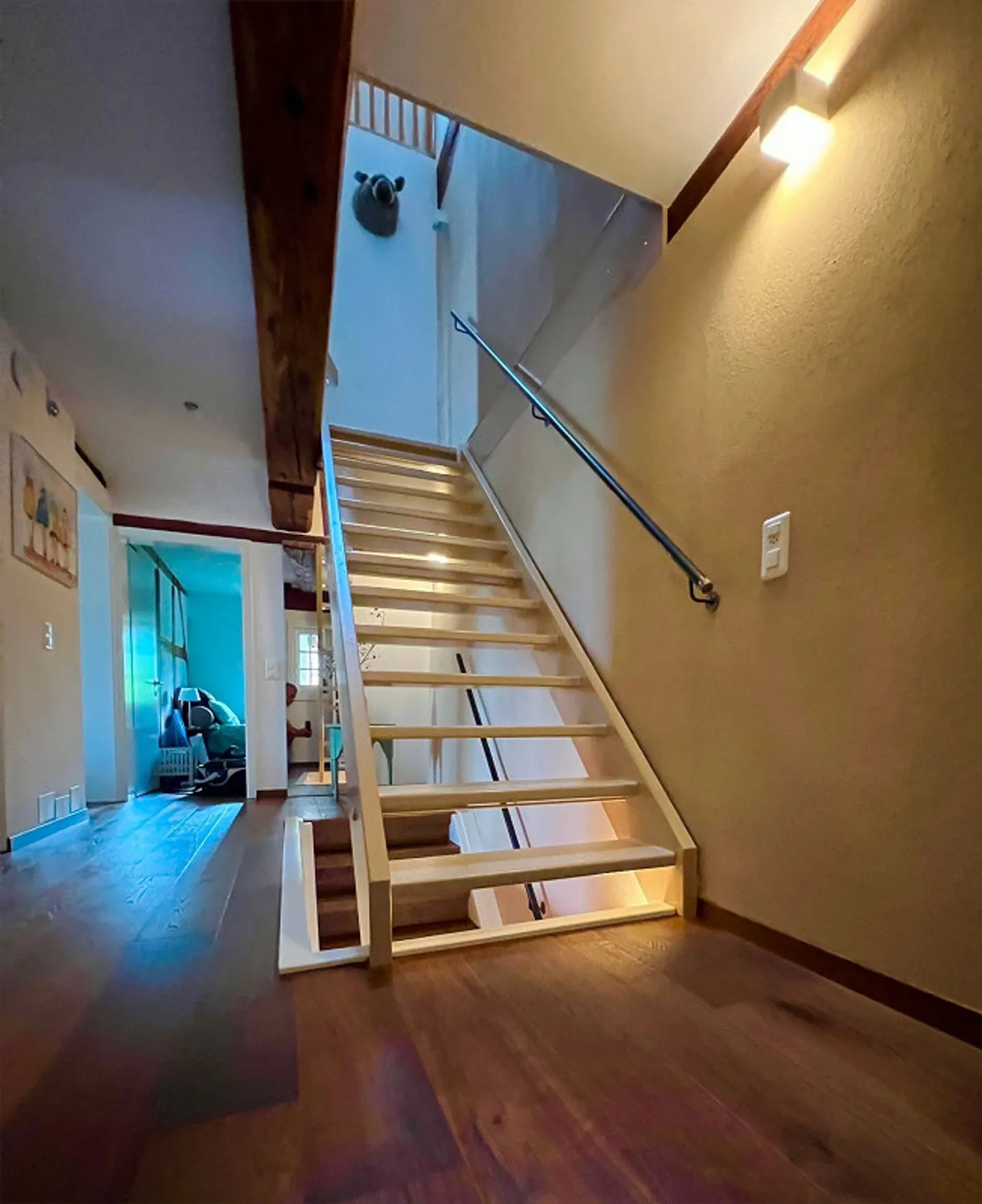 Charming single-family house with potential for dual-family use in Ho - Photo 8 of 16