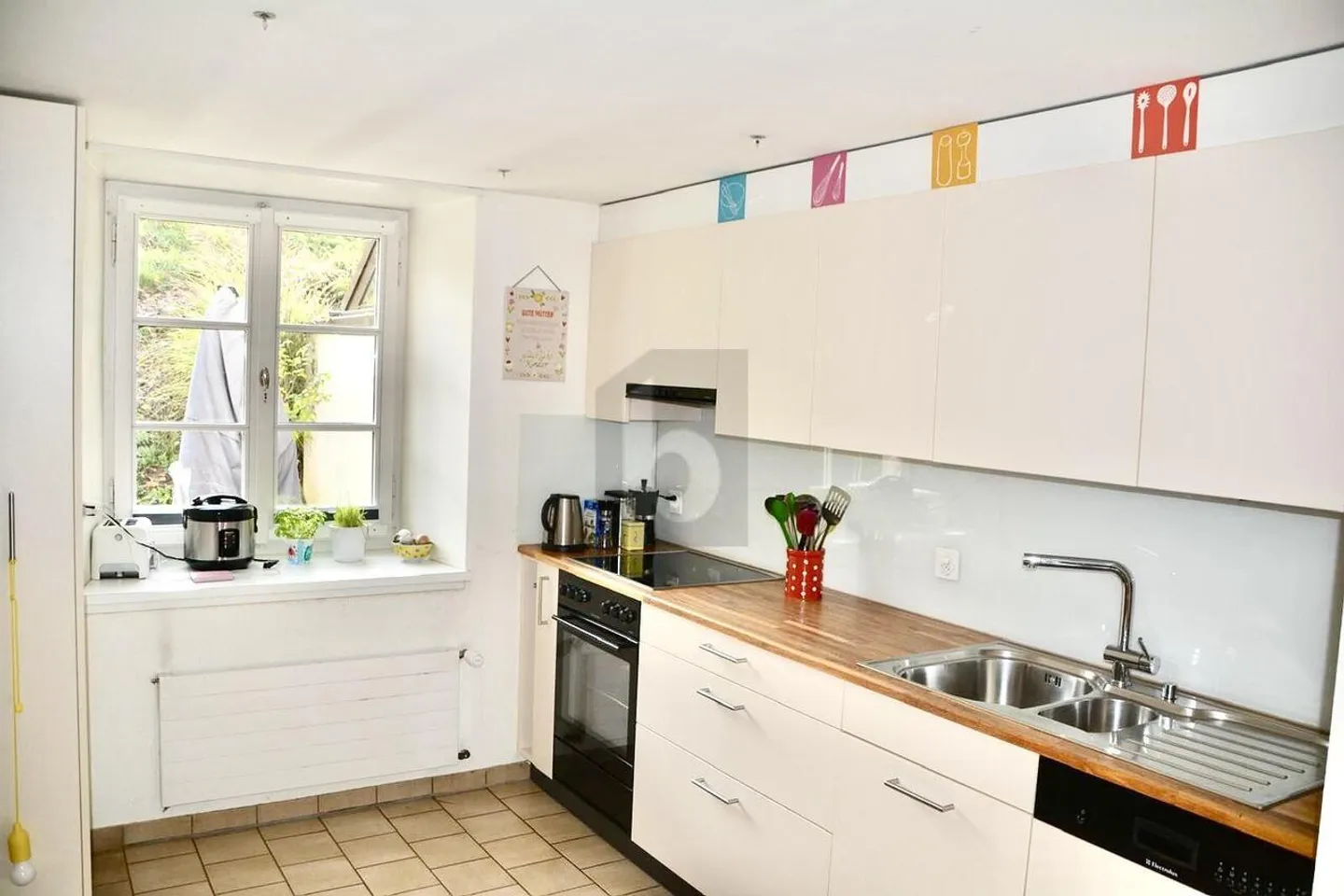 FAMILIARE, SPAZIOSO E BEN COLLEGATO - Foto 1 di 6