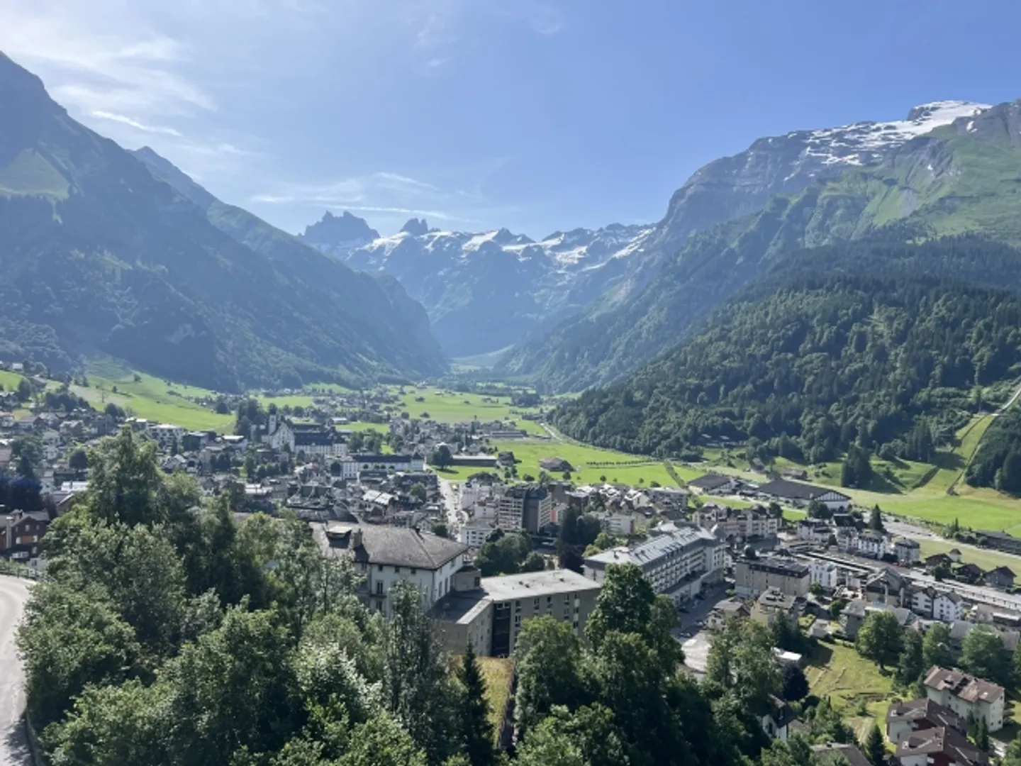 «Hoch oben leben mit Aussicht – einzigartig und nachhaltig» - Foto 13 di 16