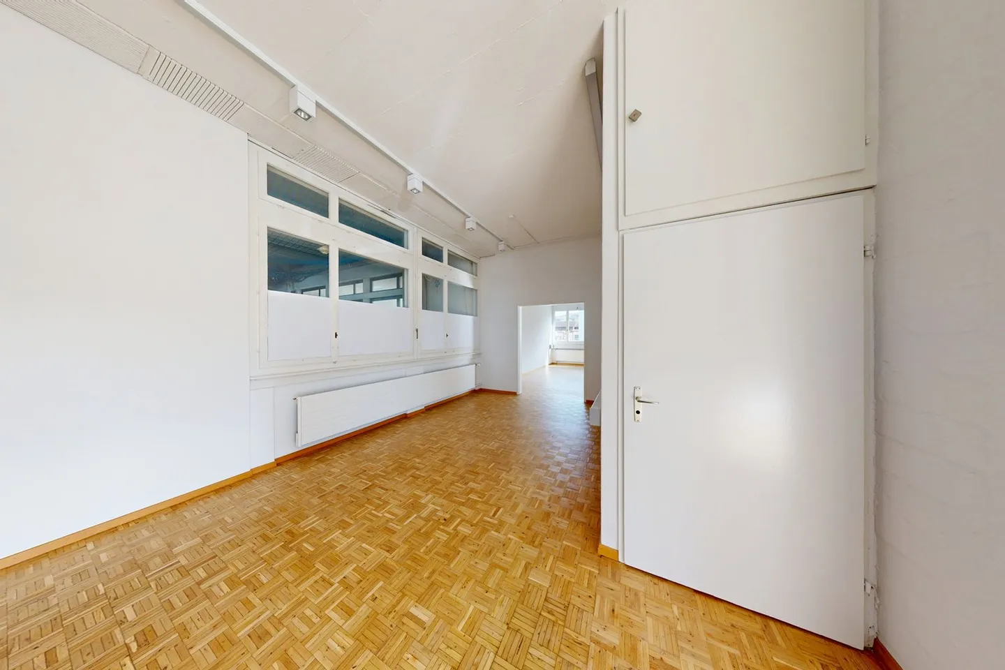 Modern and bright office spaces with flexible use - Photo 10 of 13