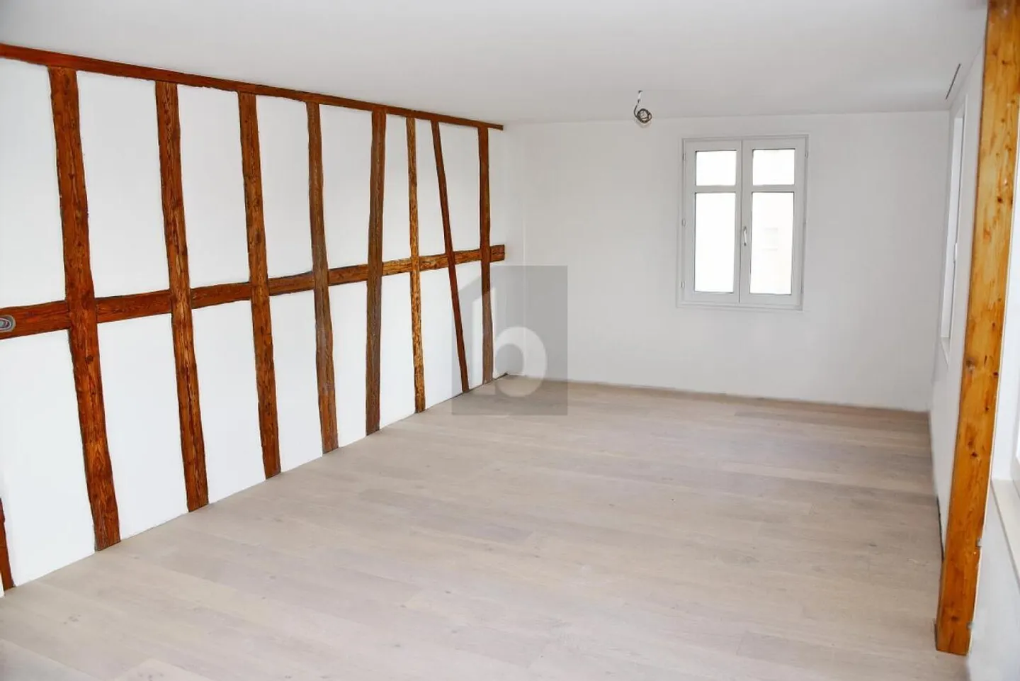 CENTRAL, AVEC ESPACE DE SEJOUR DANS LE JARDIN - Photo 4 sur 6