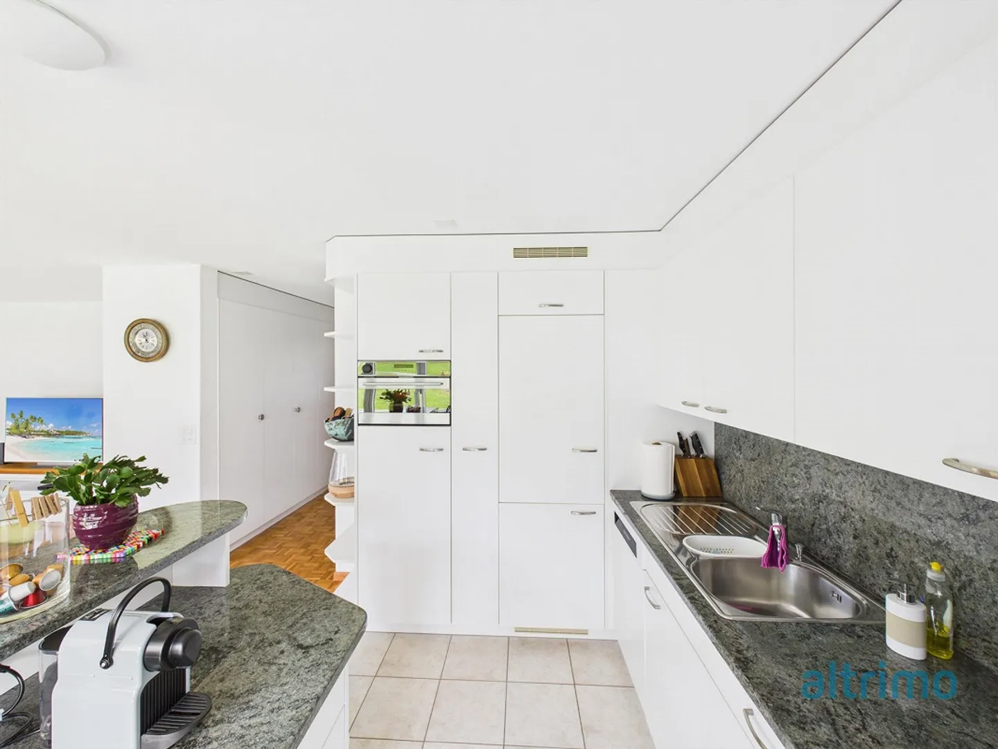 Appartement confortable de 3,5 pièces dans un quartier résidentiel calme - Photo 2 sur 10