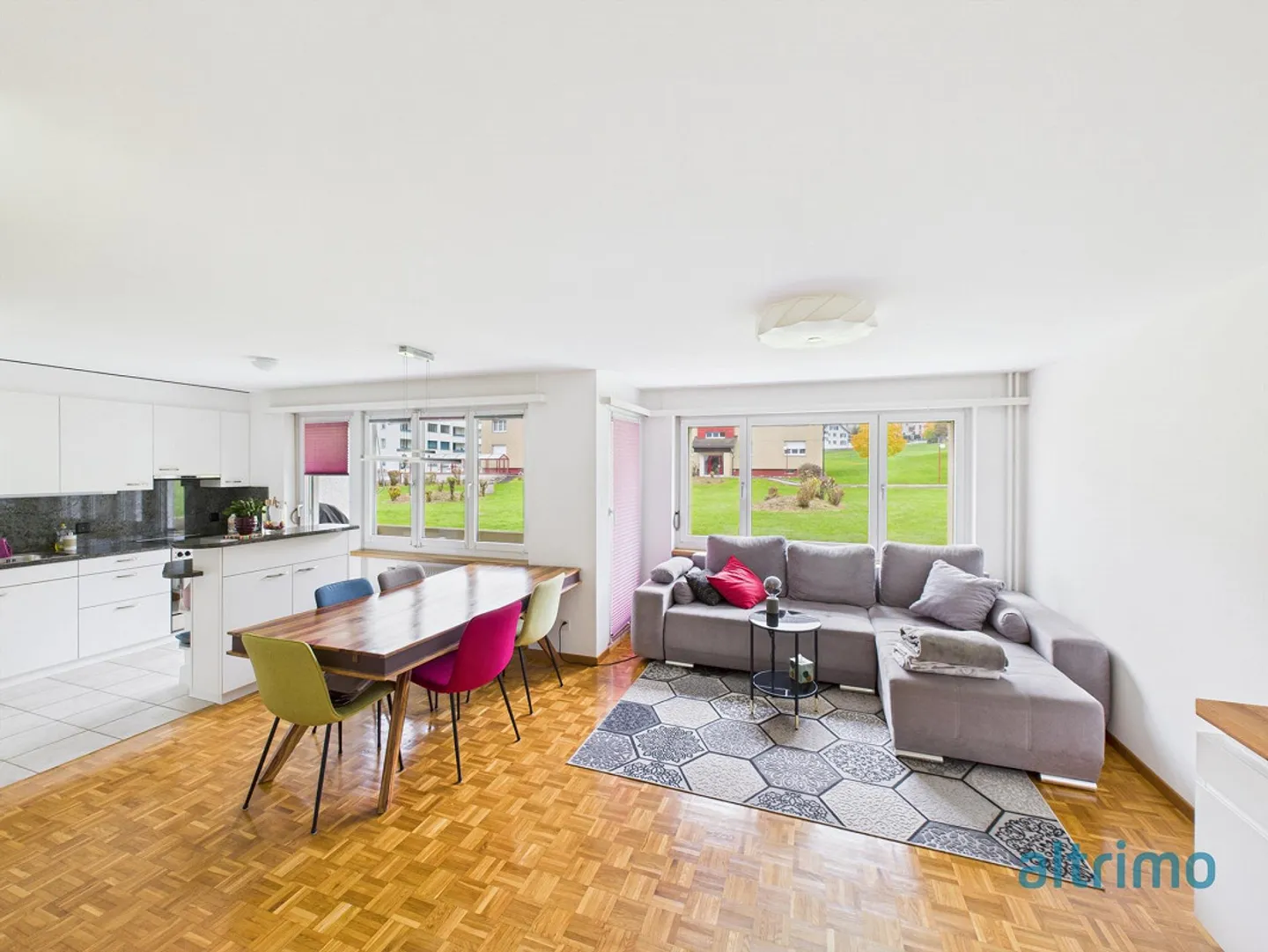 Appartement confortable de 3,5 pièces dans un quartier résidentiel calme - Photo 3 sur 10