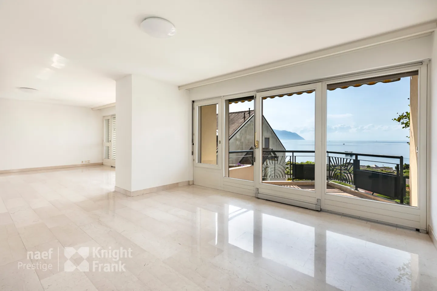 Apartment with 5.5 rooms in the attic directly by the water for sale in Villeneuve - Photo 4 of 9