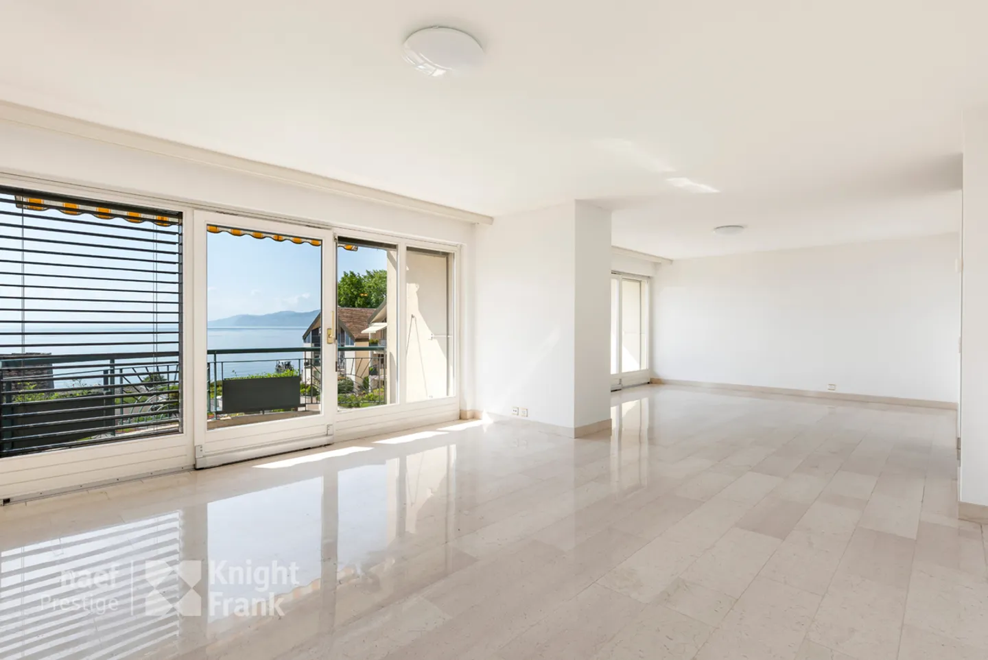 Apartment with 5.5 rooms in the attic directly by the water for sale in Villeneuve - Photo 5 of 9