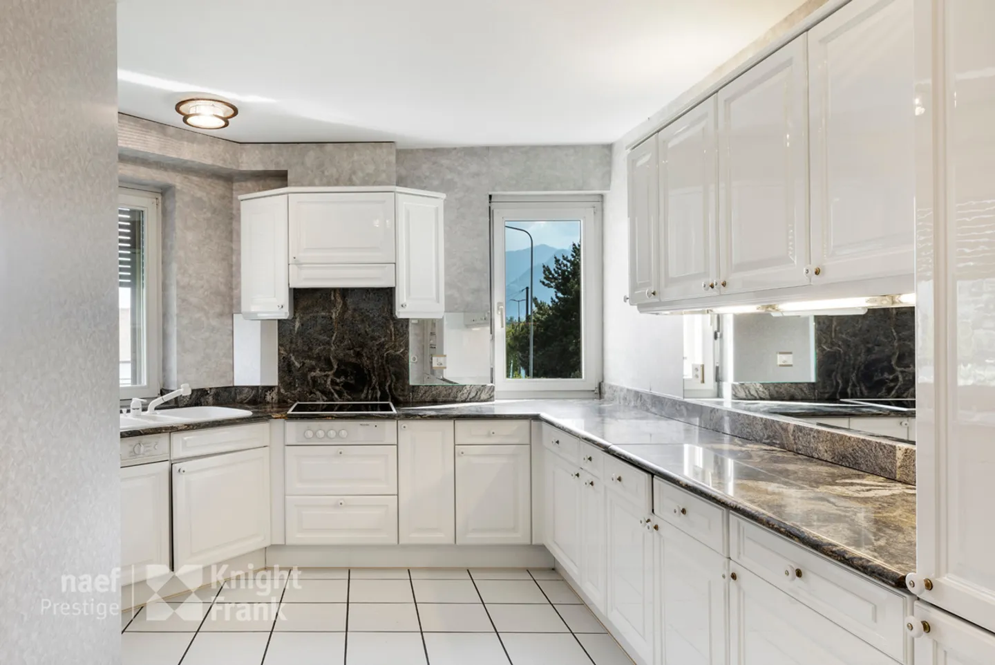 Apartment with 5.5 rooms in the attic directly by the water for sale in Villeneuve - Photo 6 of 9