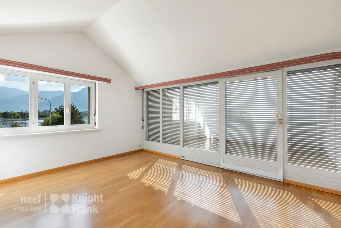 Apartment with 5.5 rooms in the attic directly by the water for sale in Villeneuve - Photo 8 of 9