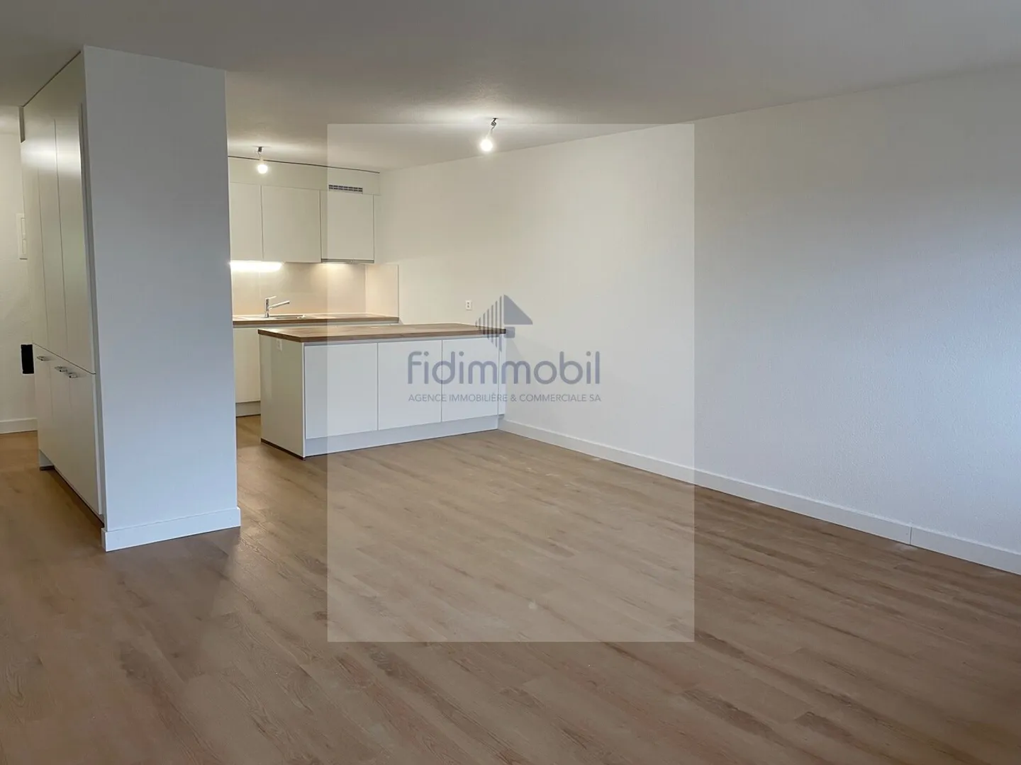 Fully renovated 3.5 room apartment - Photo 2 of 8