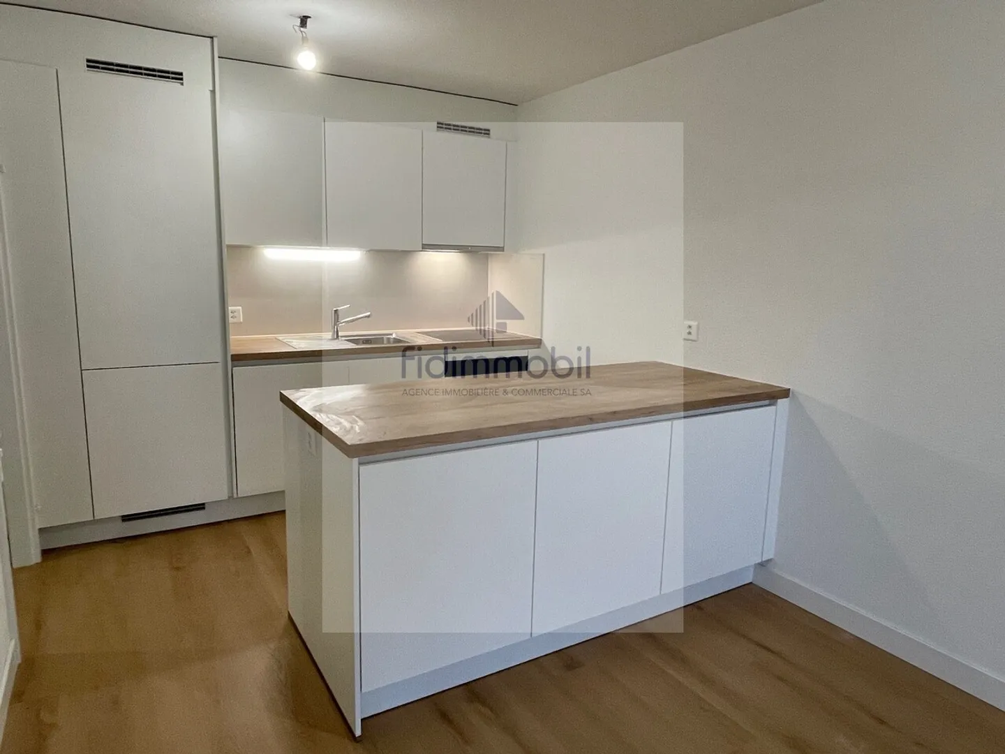 Fully renovated 3.5 room apartment - Photo 3 of 8