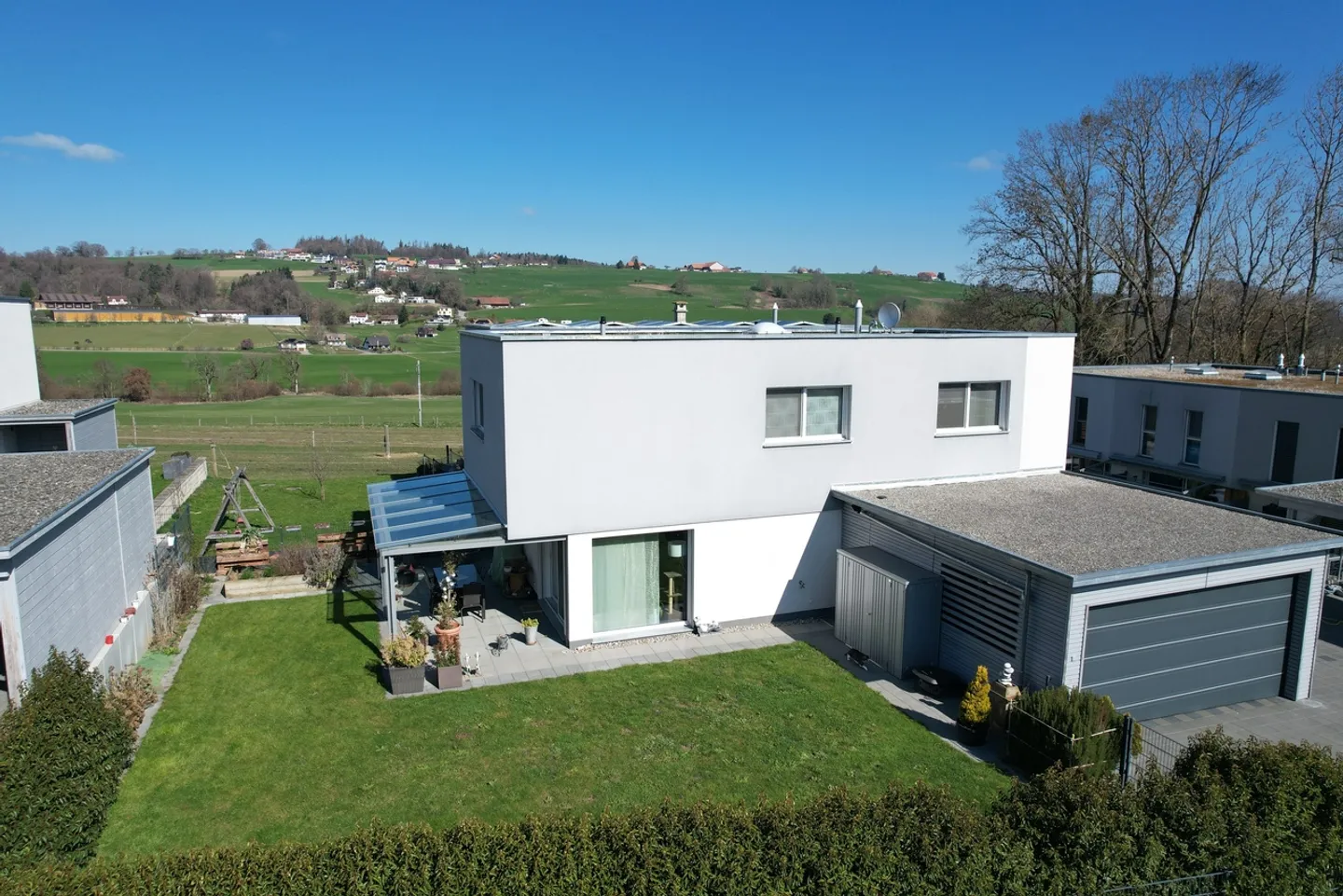 Charming modern family villa - Photo 1 of 8