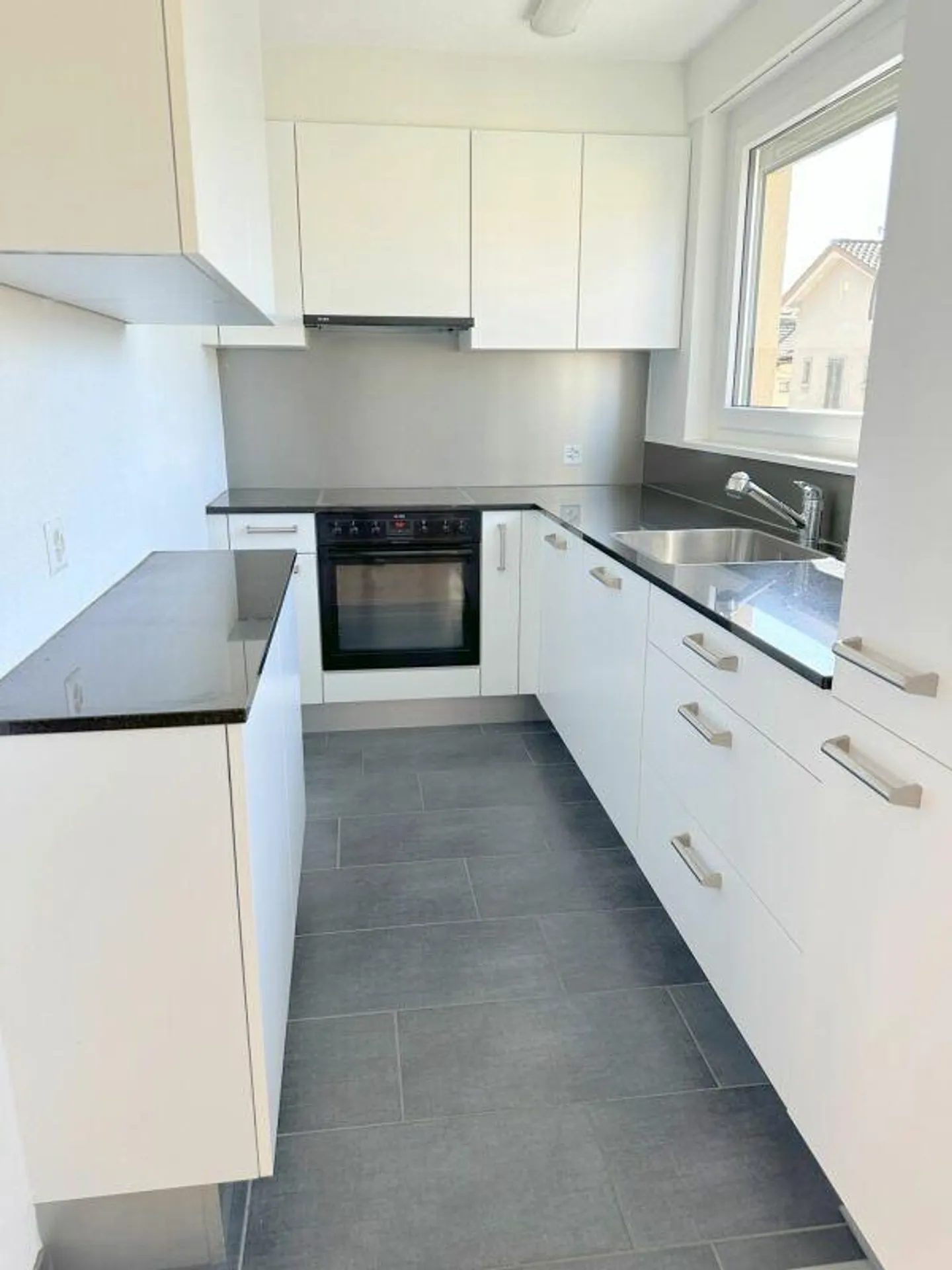 Modern, bright 4.5-room apartment in SG-Bruggen - Photo 1 of 12