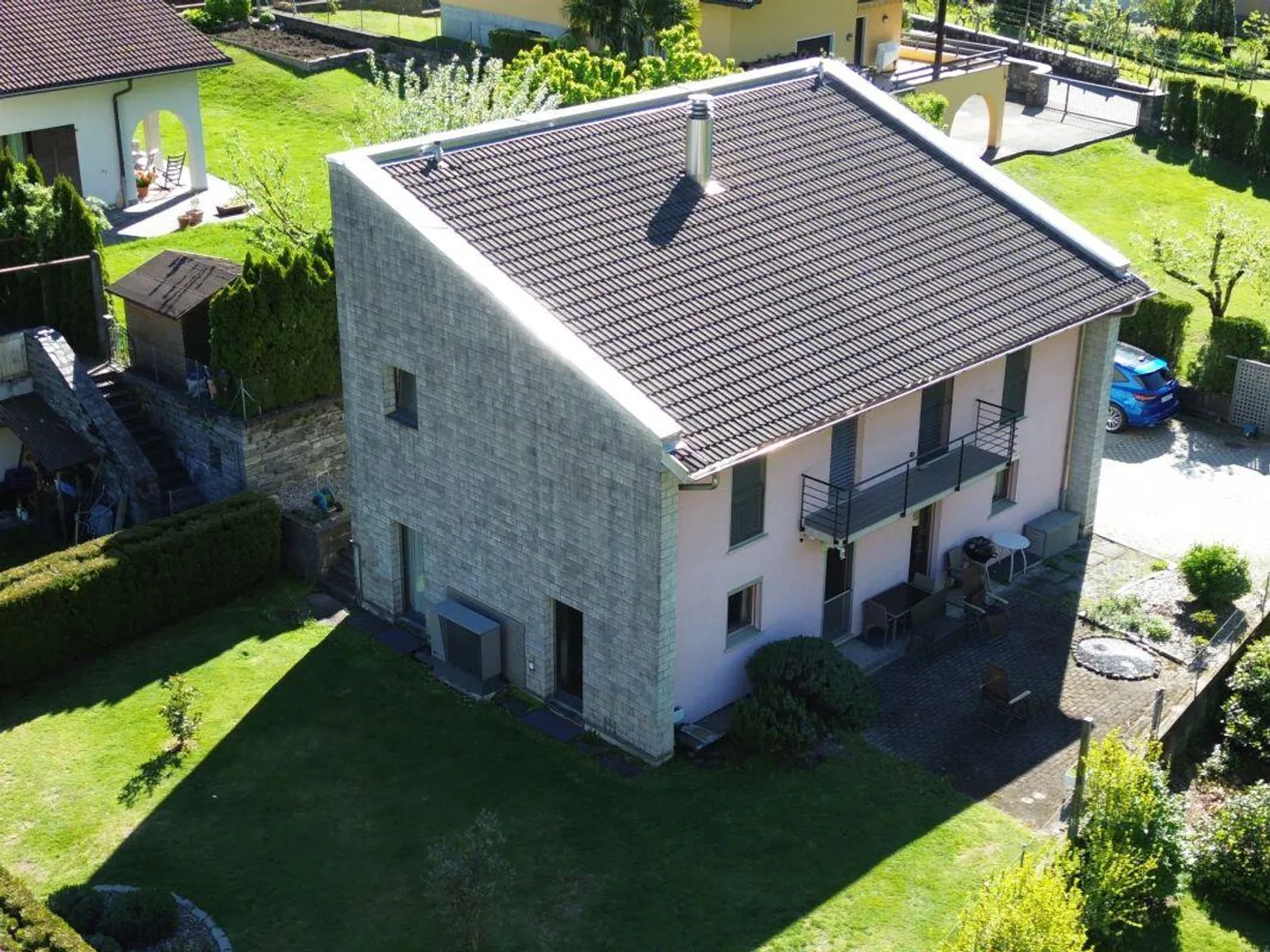 Serenità e Stile: Dimora Elegante di 4,5 Locali con Ampio Giardino ... - Foto 2 di 13