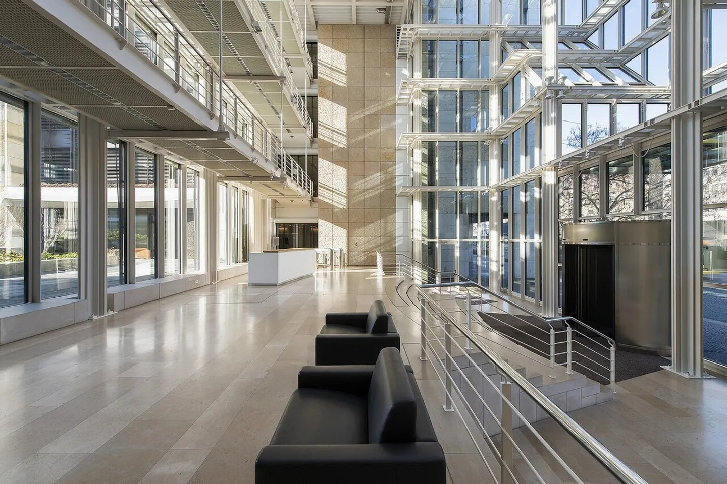 «OH!FFICE» - Votre nouvel espace de travail pour une utilisation temporaire à Aeschenplatz à Bâle - Photo 3 sur 8