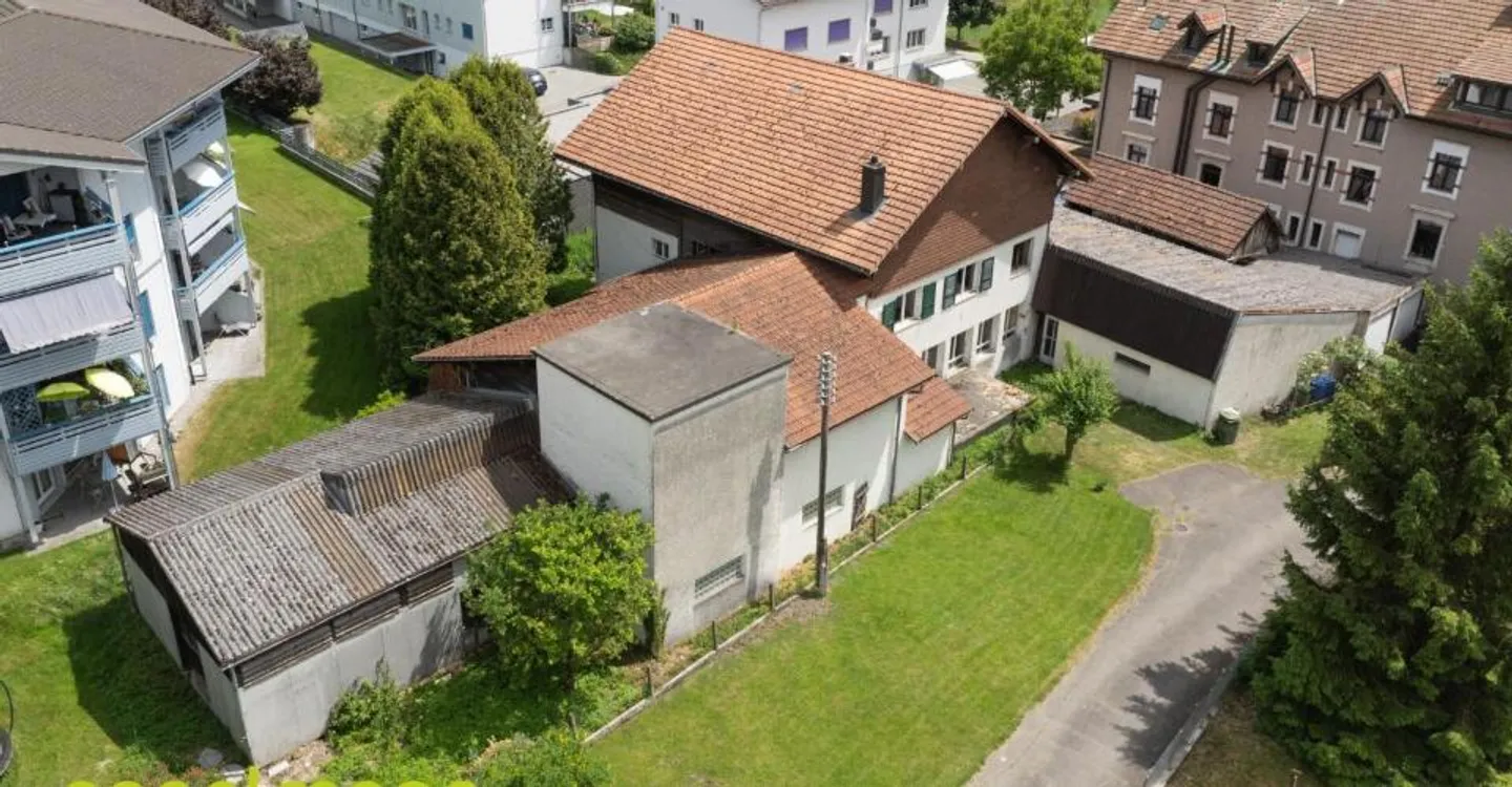 Wohngebäude mit Garagen + Werkstatt - Foto 3 von 13