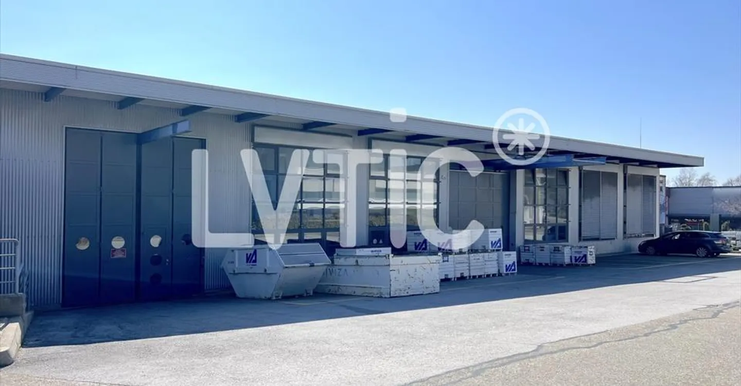 Industrial hall 2800 m2 with offices - Highway 2 min - Bevaix (NE) - Photo 10 of 12