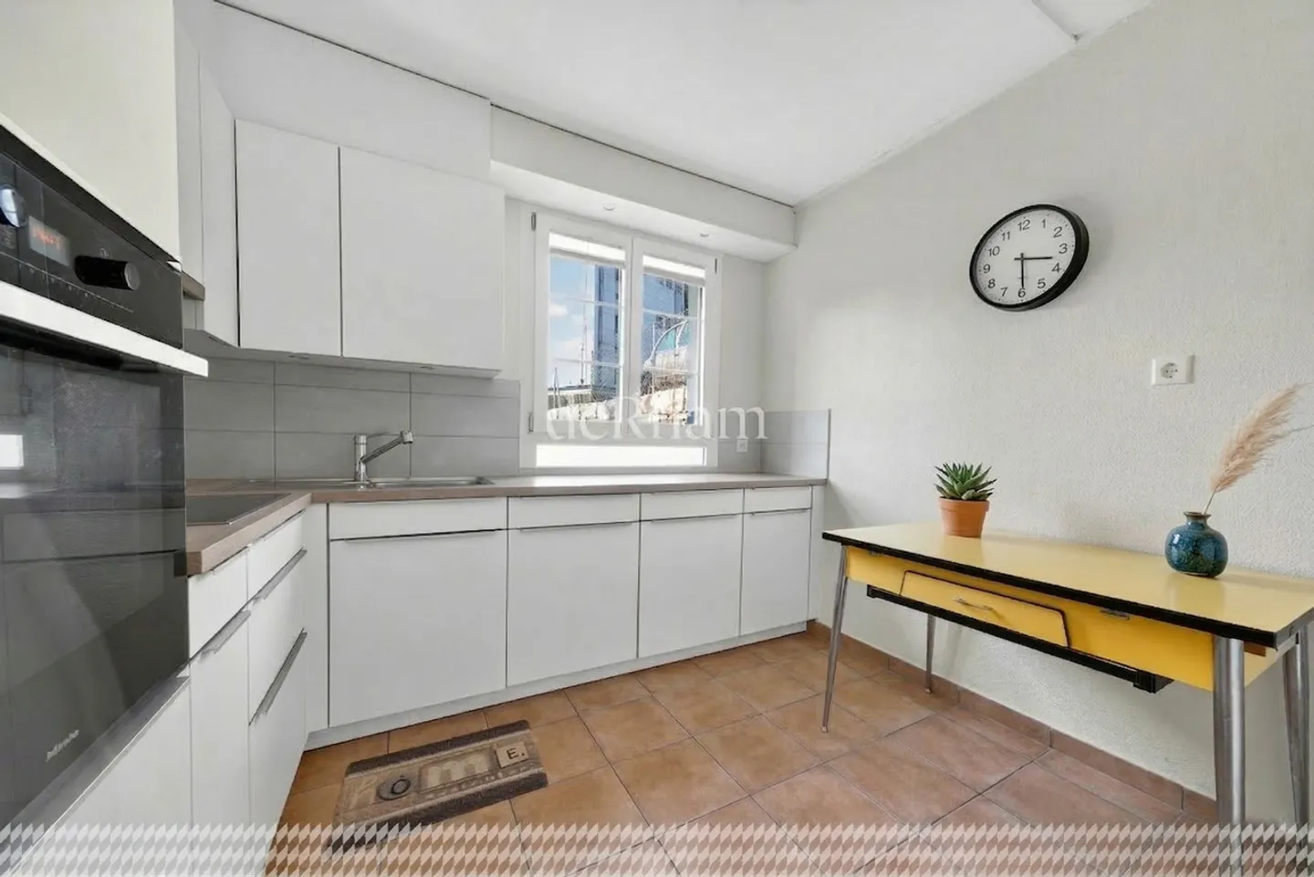 Rental house with three apartments - Photo 4 of 7