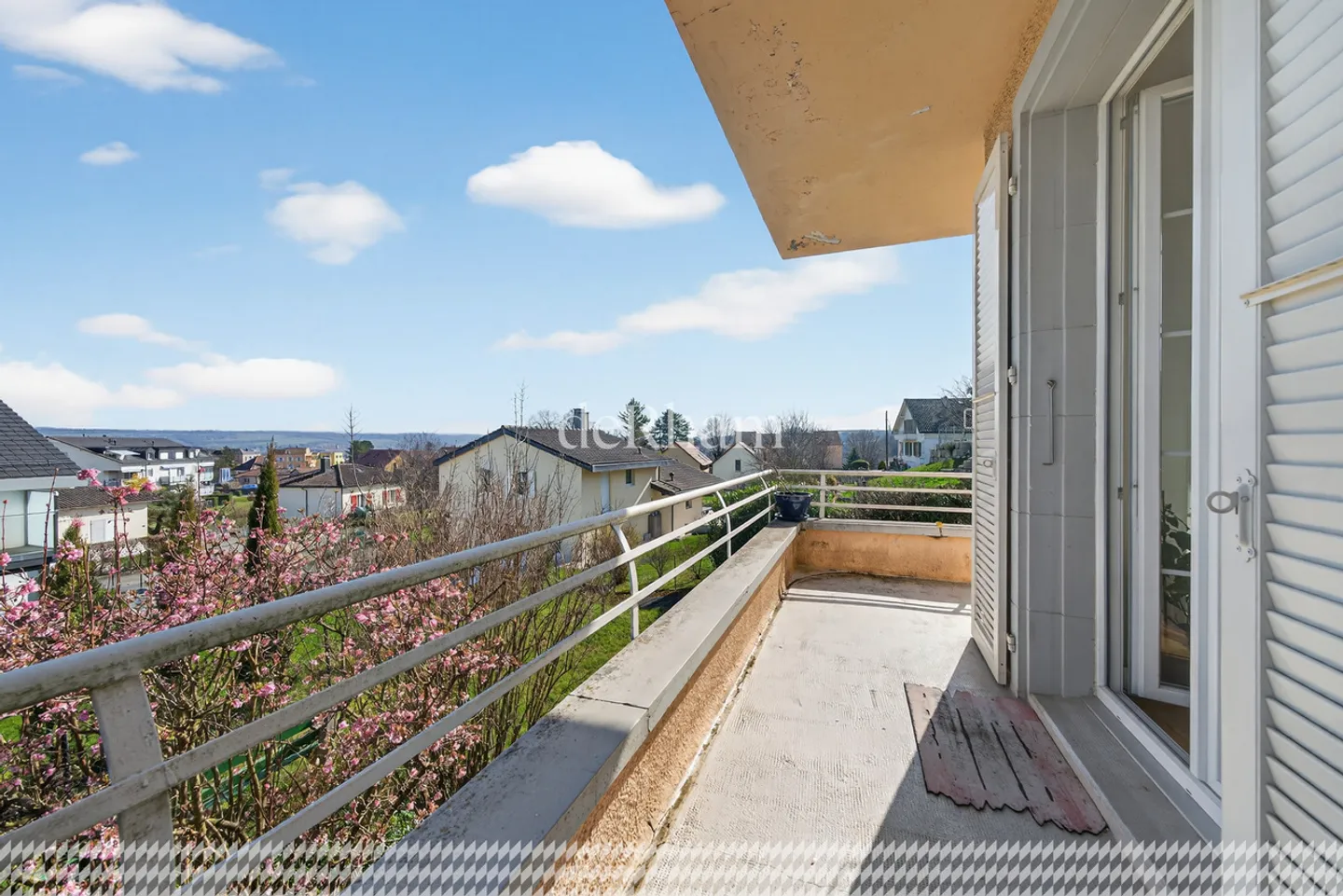 Rental house with three apartments - Photo 5 of 7