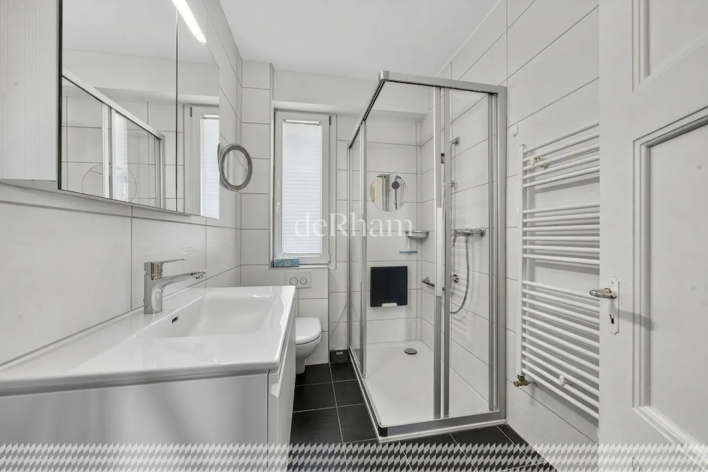 Rental house with three apartments - Photo 7 of 7