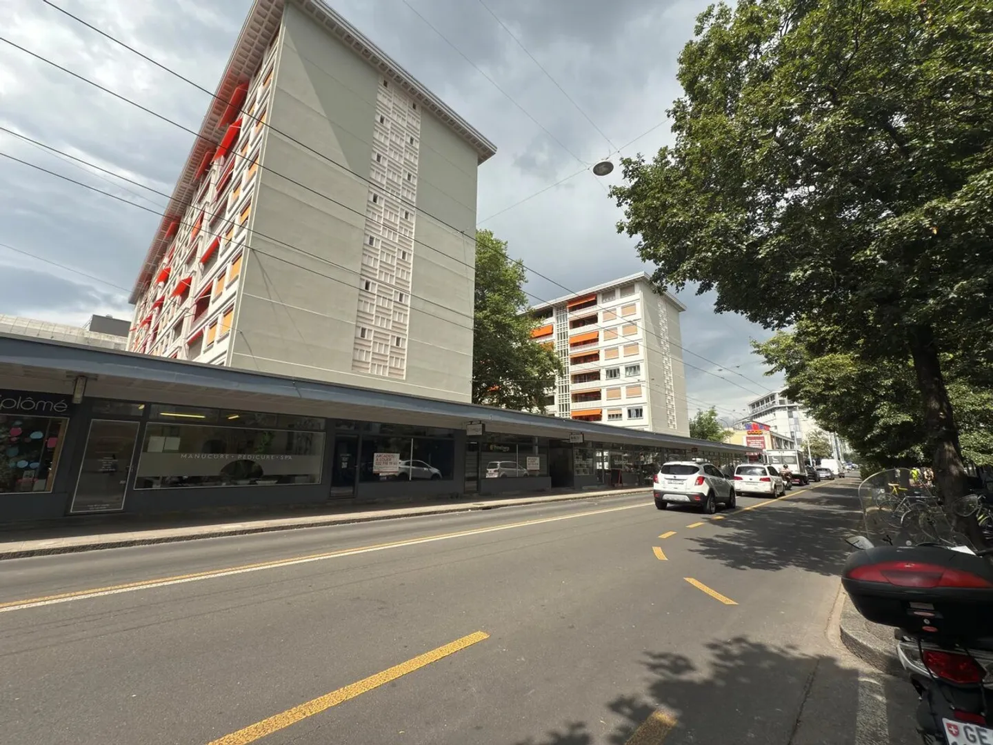 Geräumige Arcade von 189 m² im Herzen von Genf - Foto 1 von 11