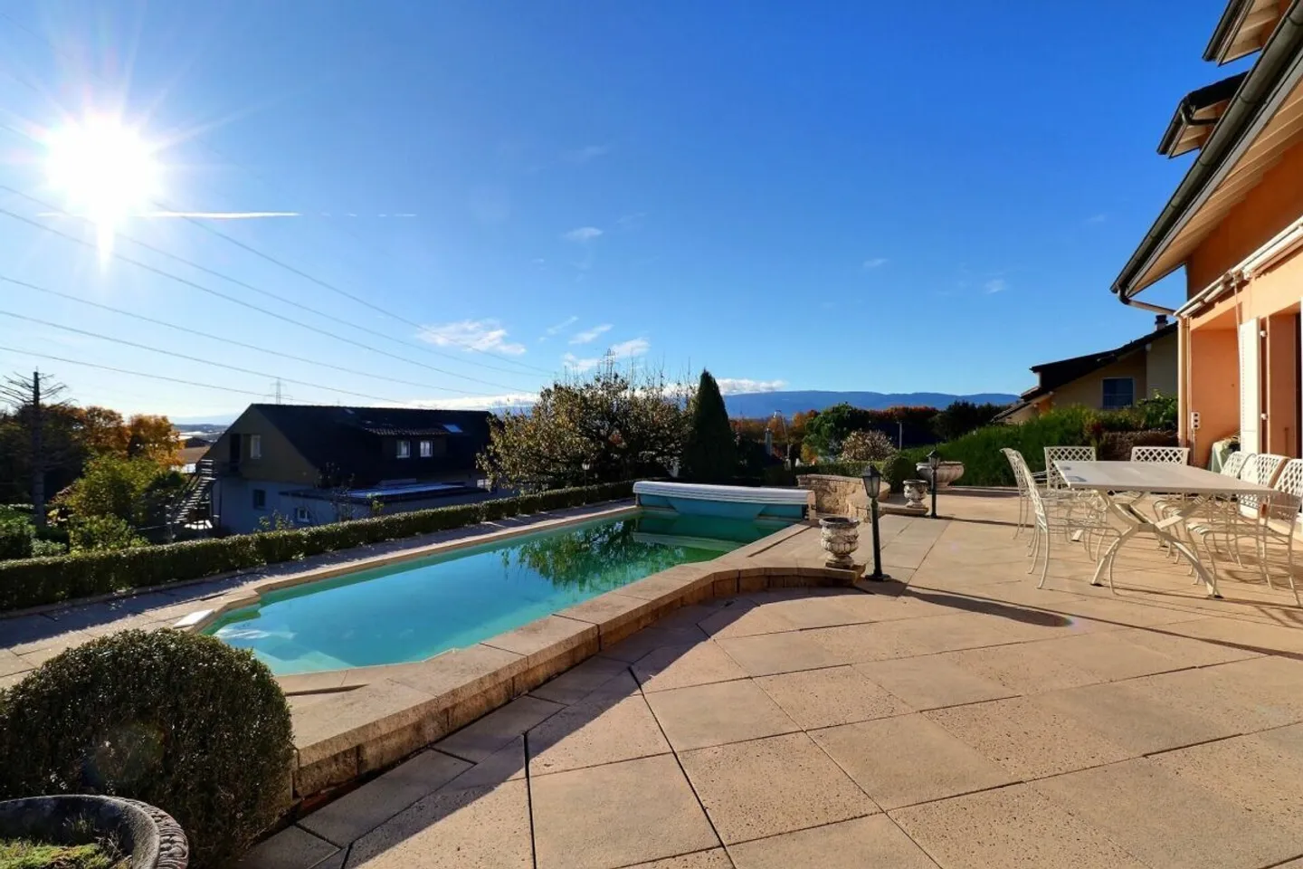 Individual villa with 7.5 rooms and pool - Photo 2 of 11