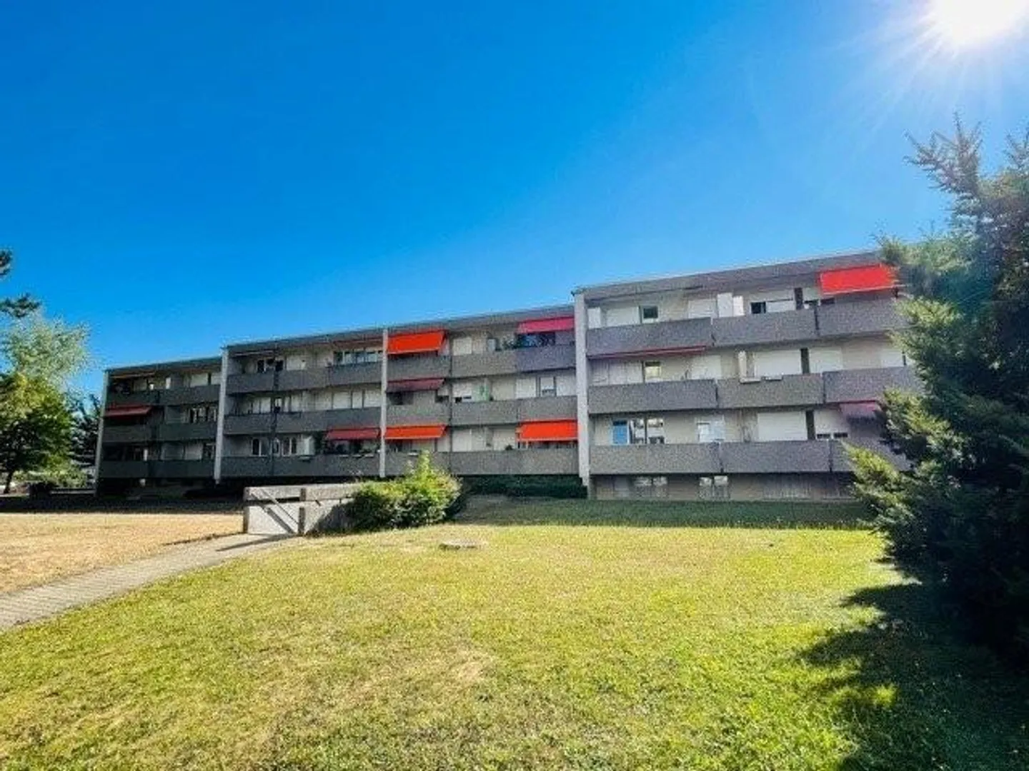 Appartement spacieux et lumineux de 4,5 pièces à distance de marche de la gare - Photo 2 sur 8