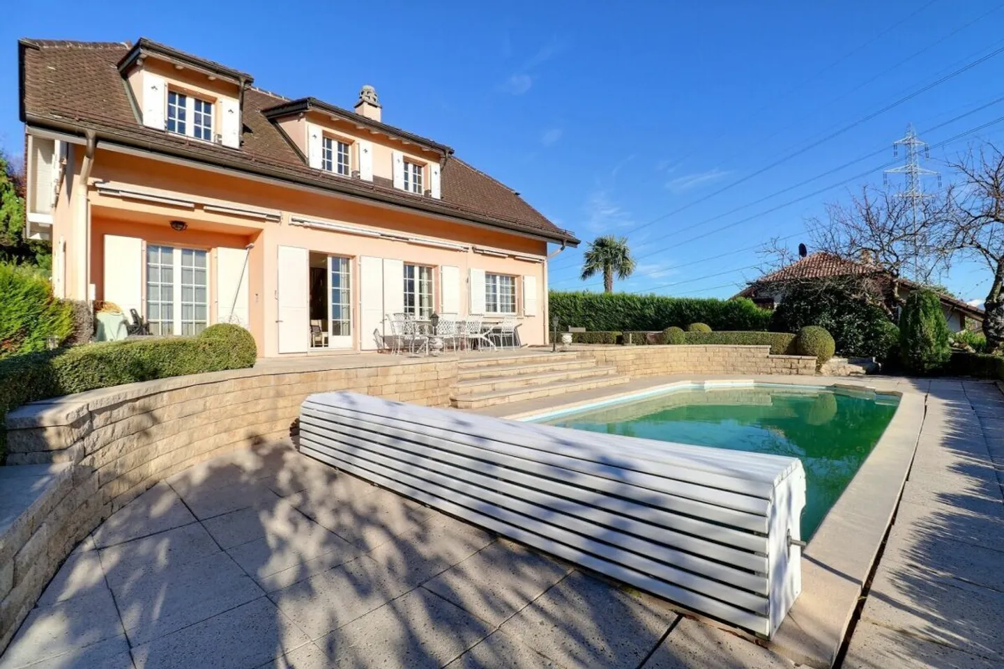 Individual villa with 7.5 rooms and pool - Photo 1 of 11