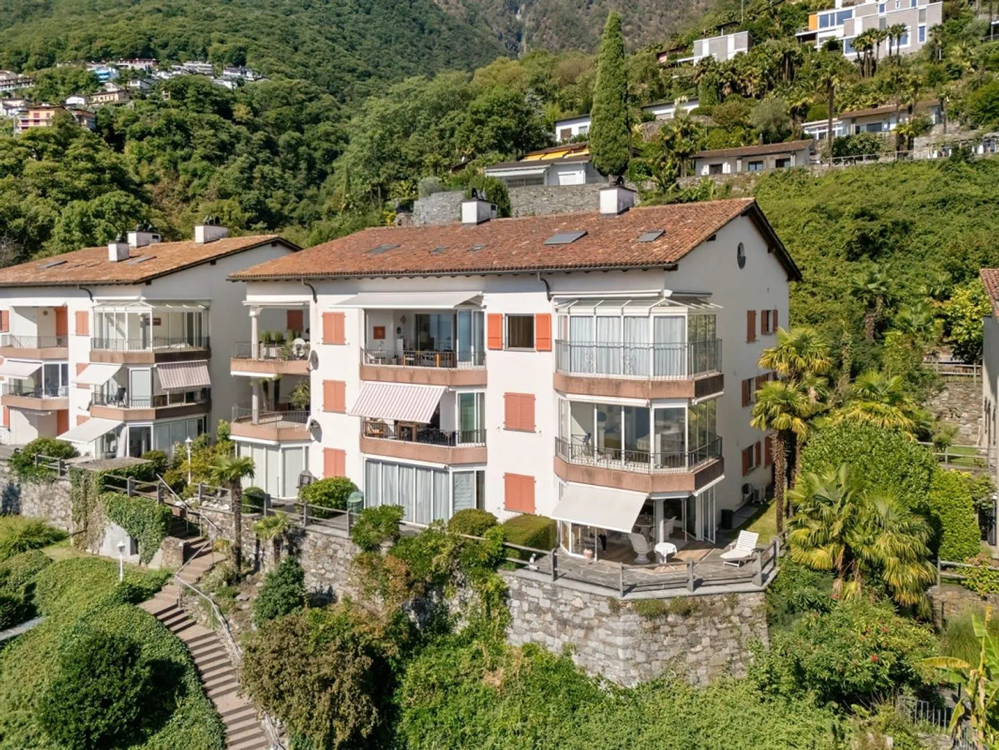 2.5-room penthouse apartment with panoramic view in Brissago for sale - Photo 3 of 13