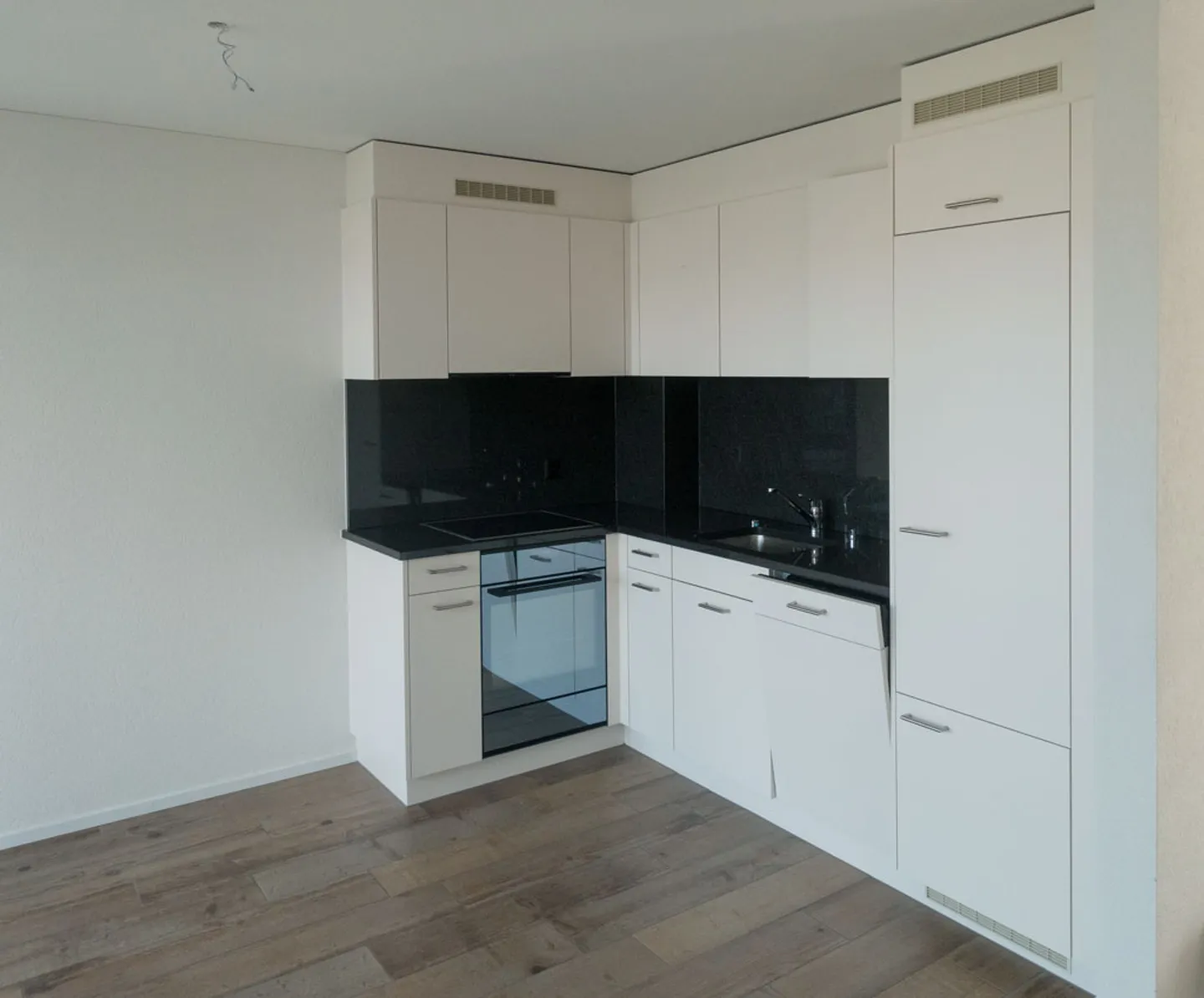 Vivere moderno in una posizione ben collegata - Foto 3 di 8