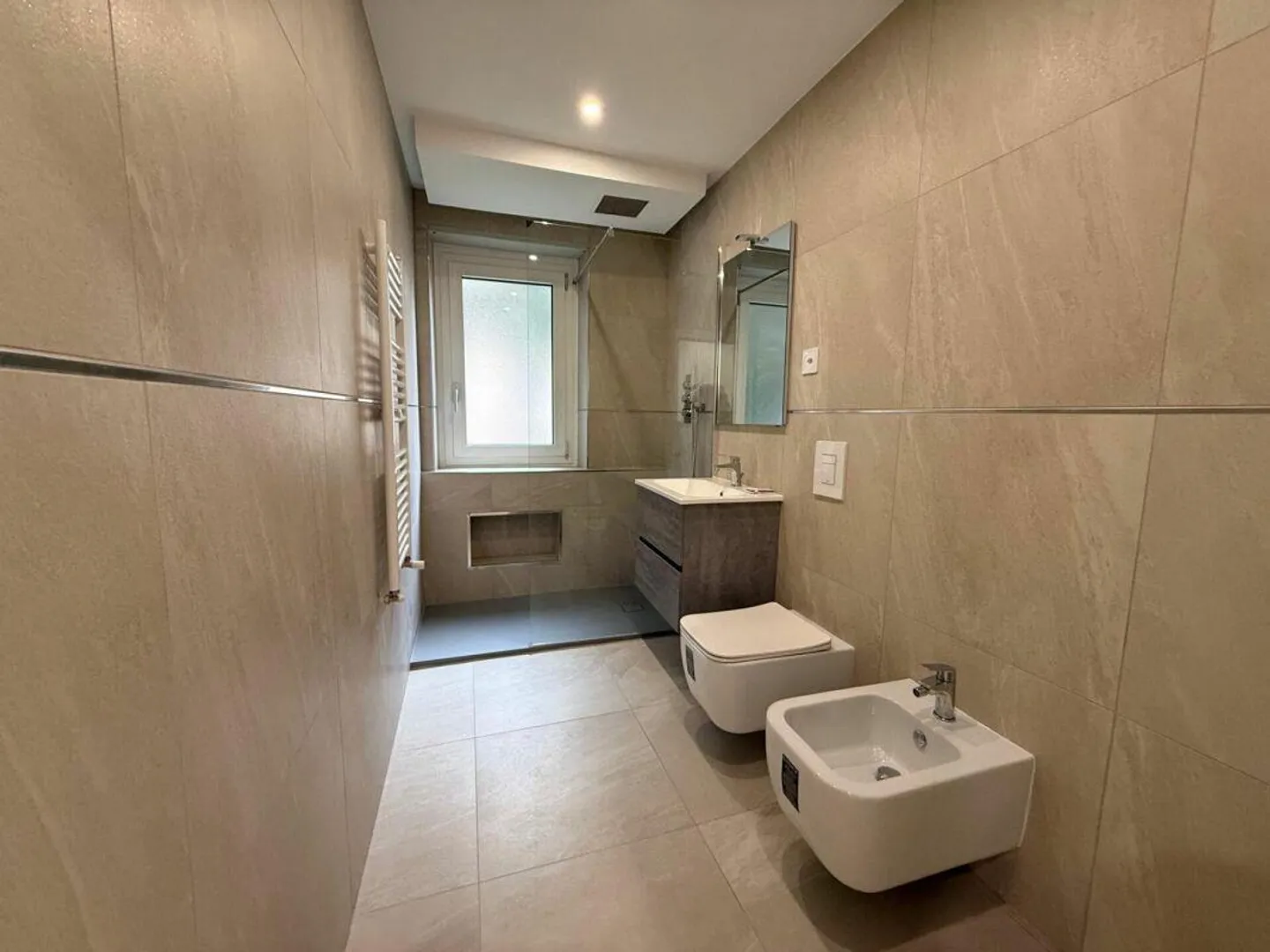 MASSAGNO - 3,5 STANZE BEN RISTRUTTURATE - GIARDINO PRIVATO - Foto 6 di 12