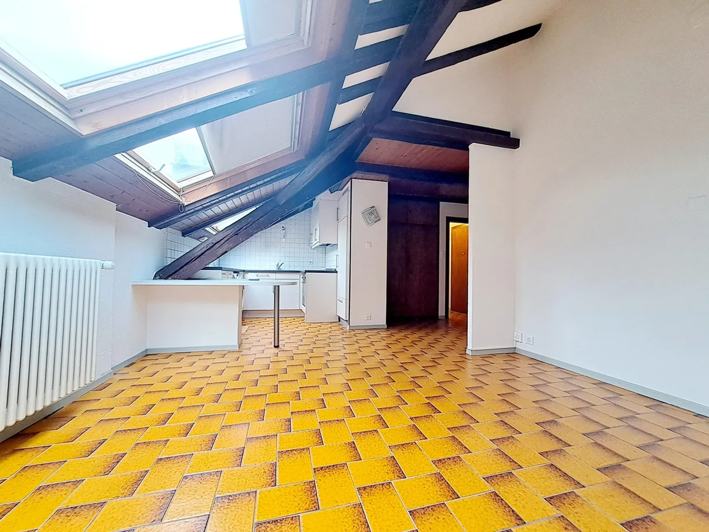 MAISON ROUGE 4, appartement de 2,5 pièces avec poutres apparentes - Photo 2 sur 8