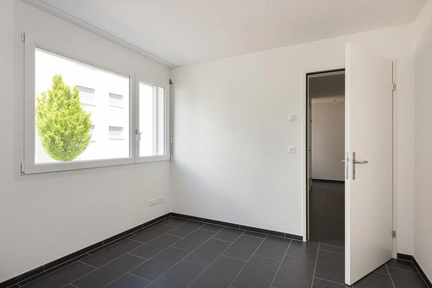 Appartement moderne et confortable de 3,5 pièces - Photo 3 sur 9