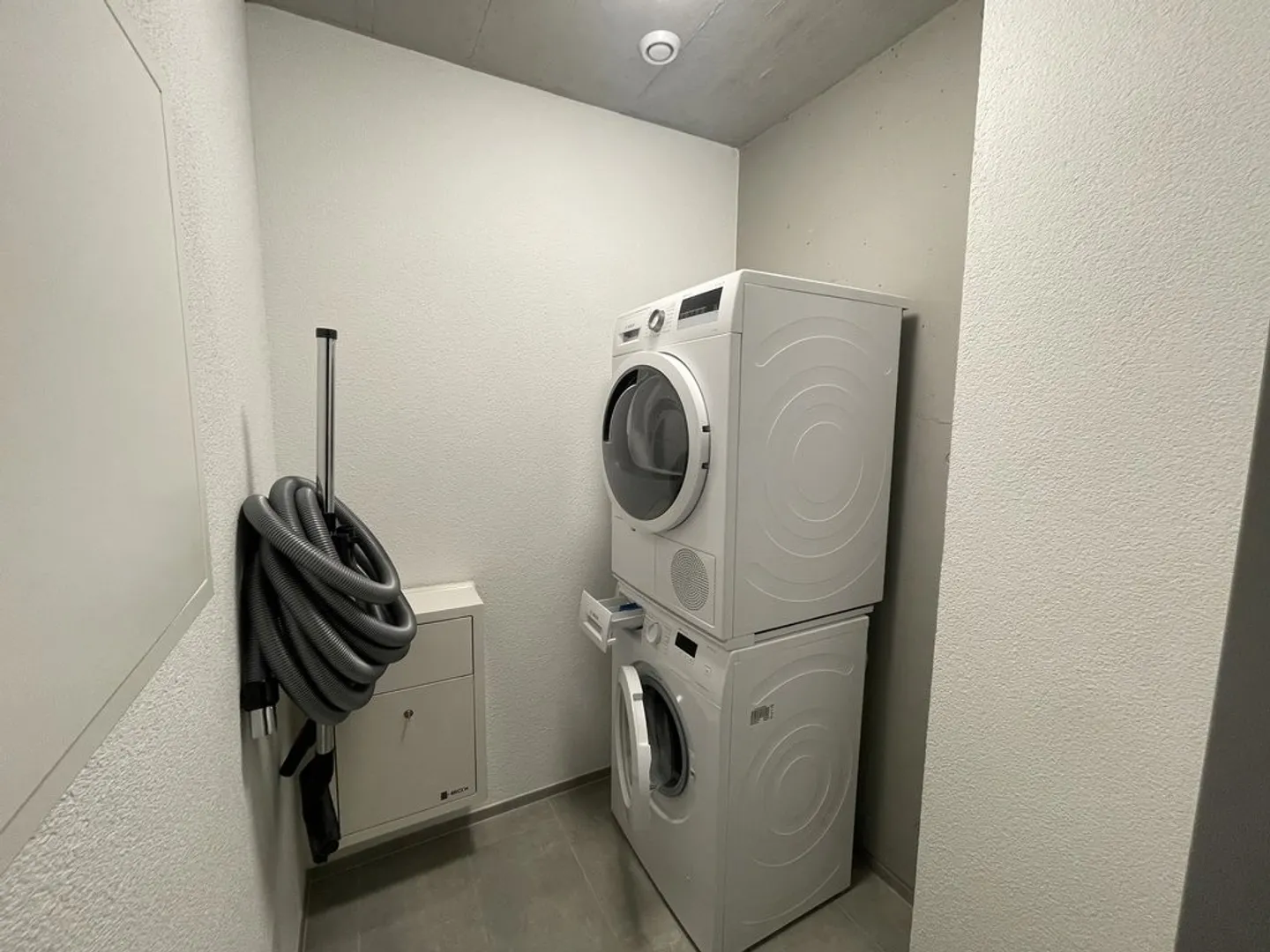 Modern 2.5-Room Apartment - Photo 8 of 9