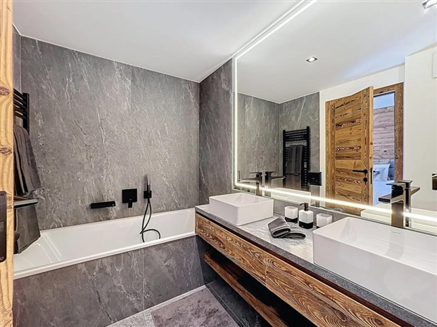 Great luxurious 5.5-room apartment in the heart of the golf course - Photo 3 of 20