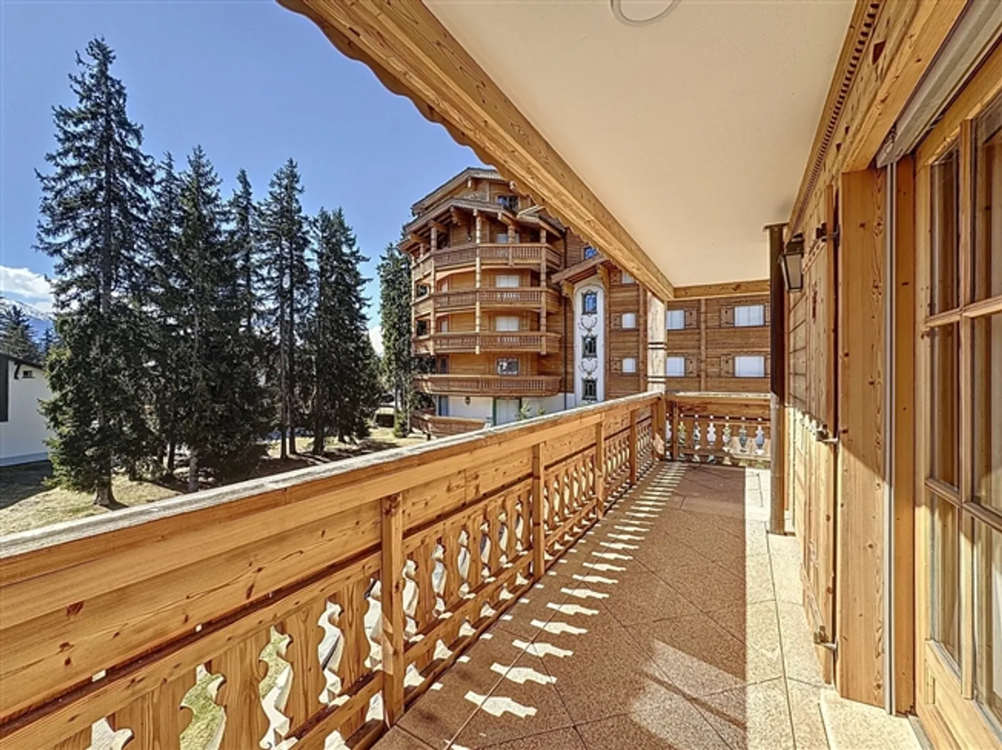 Great luxurious 5.5-room apartment in the heart of the golf course - Photo 10 of 20