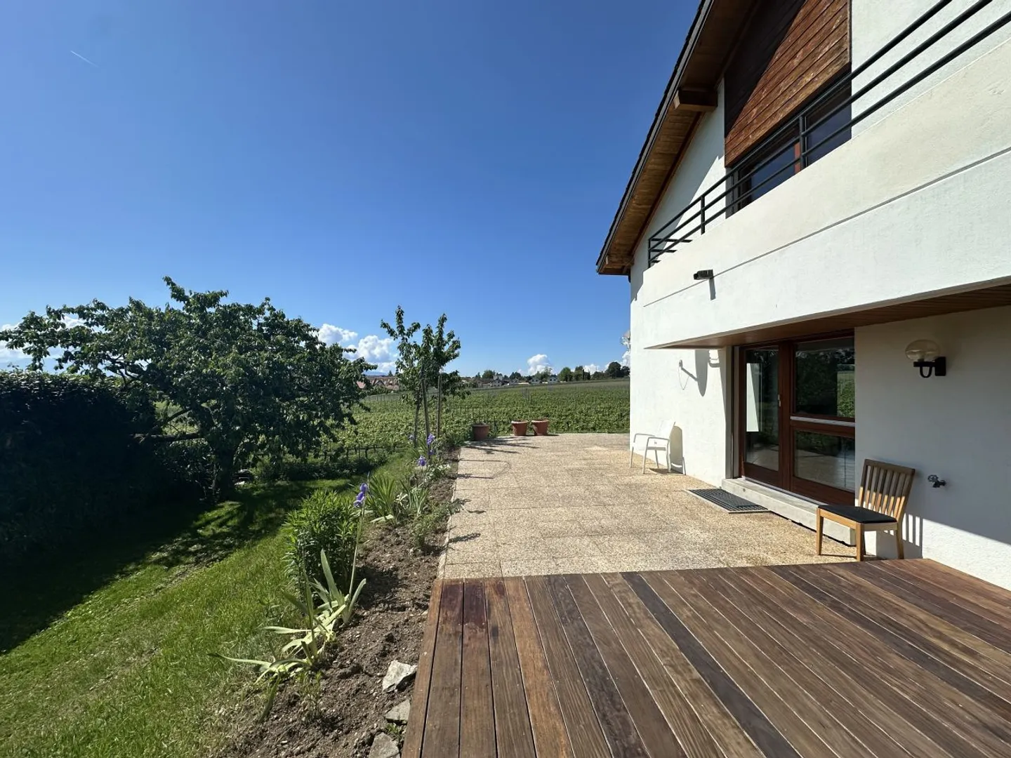 Charmantes Haus mit Seeblick - Foto 1 von 12