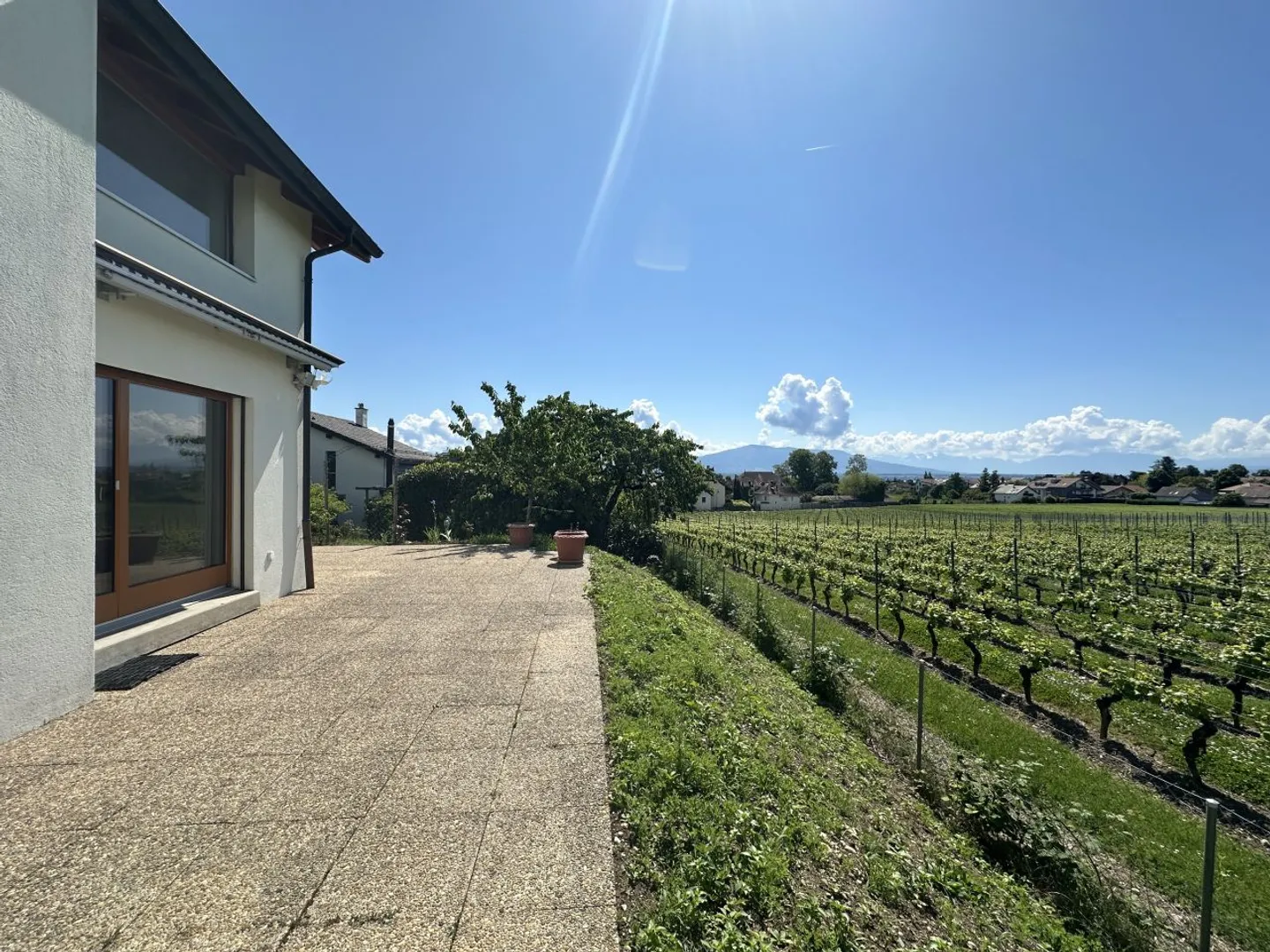 Charmantes Haus mit Seeblick - Foto 3 von 12