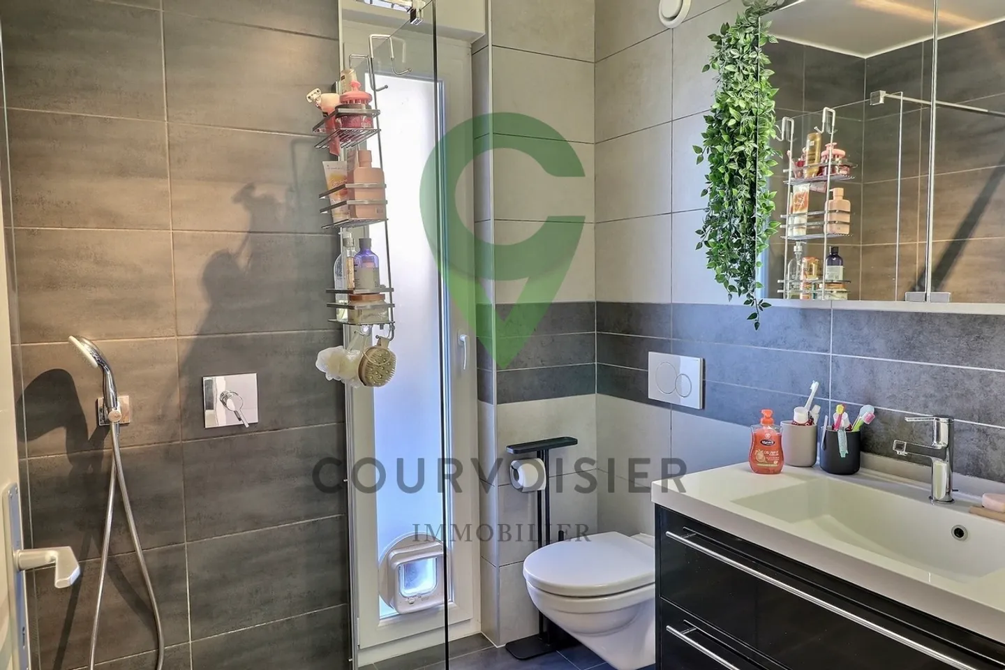 Magnifique appartement PPE de 4,5 pièces en rez-de-jardin - Photo 8 sur 11