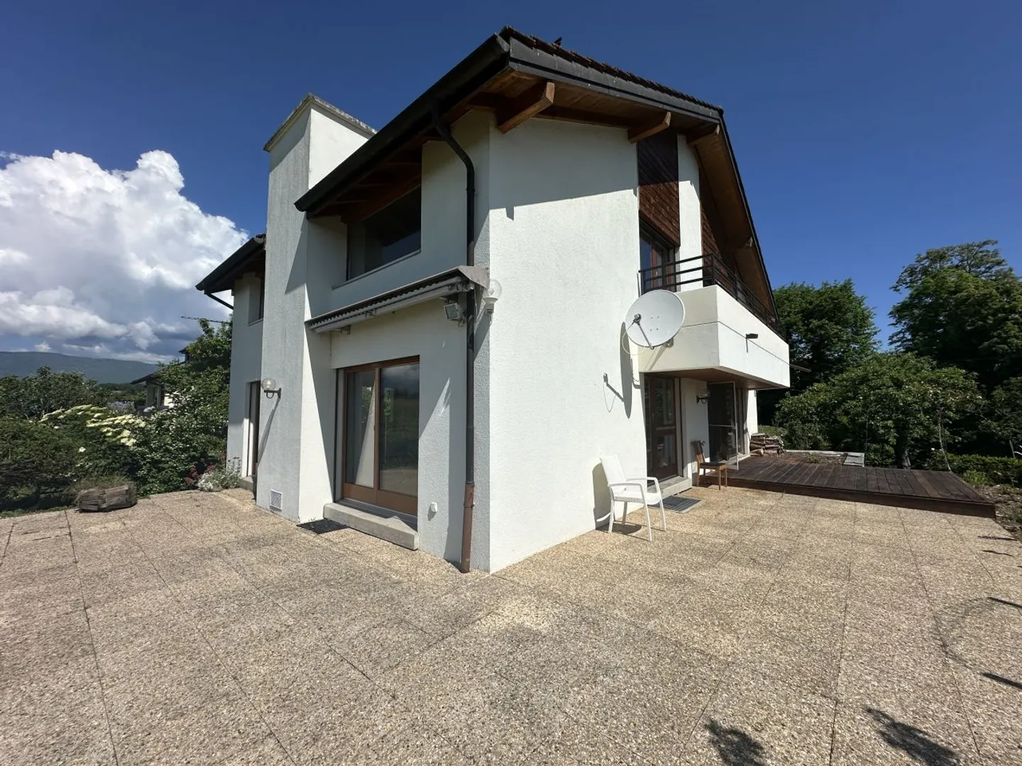 Charmantes Haus mit Seeblick - Foto 2 von 12