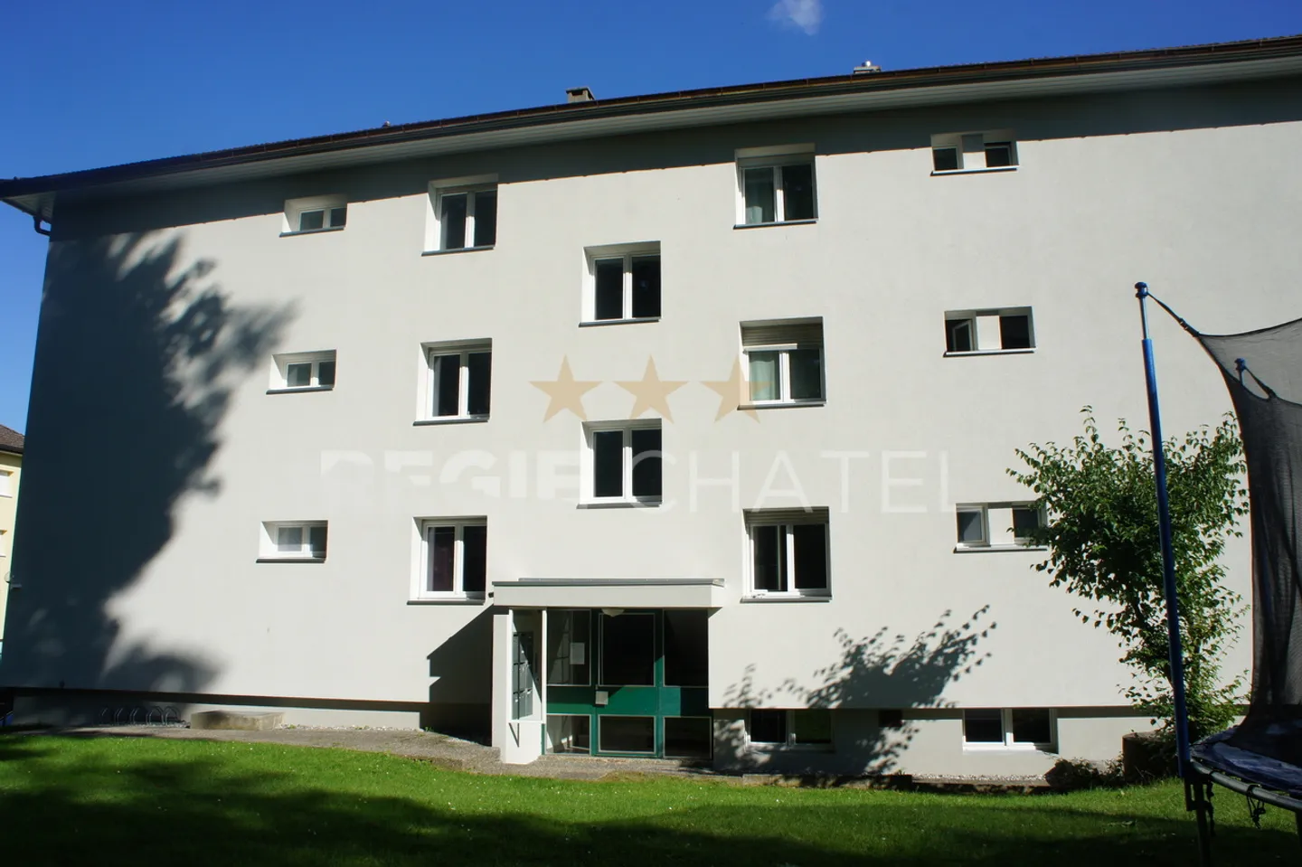 2.5-room apartment on the 1st floor - Photo 2 of 3