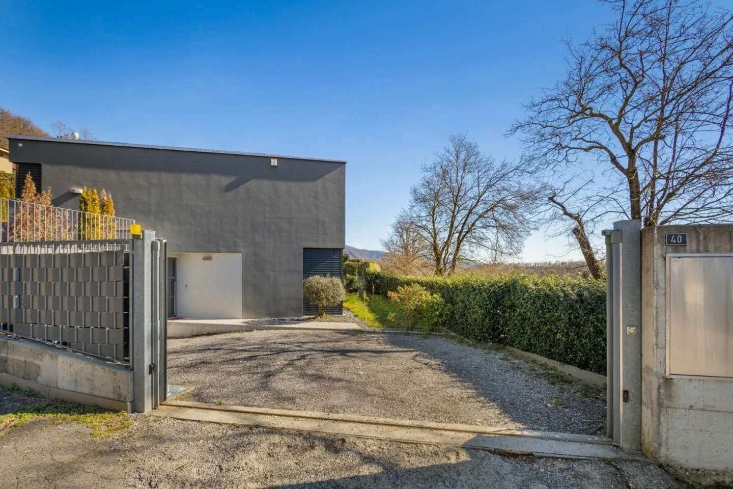 Villa contemporanea con due giardini e vista panoramica - Foto 10 di 10