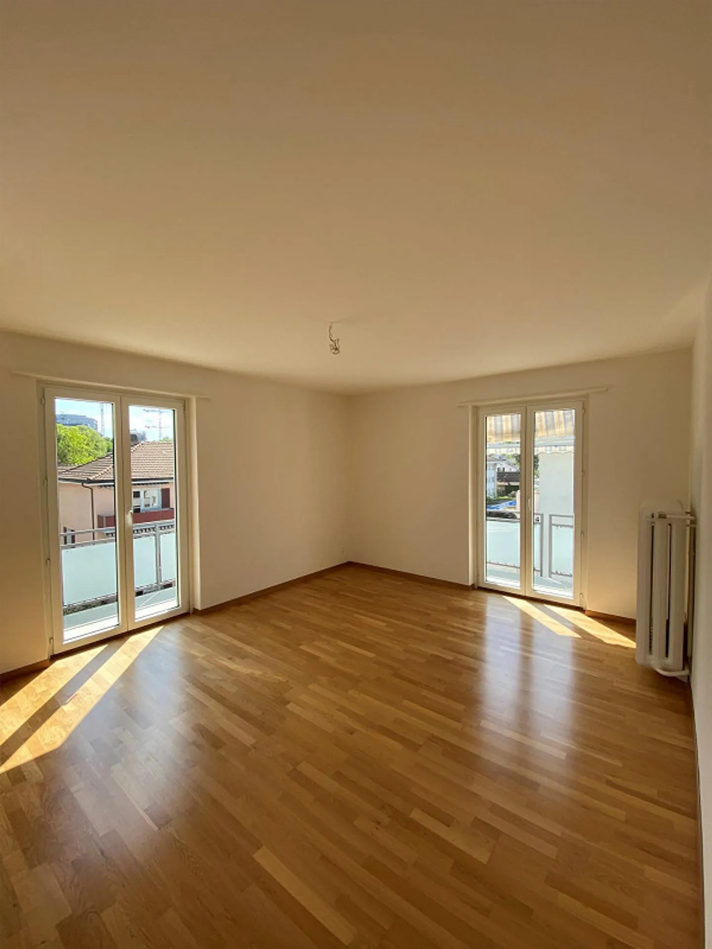 Luminoso appartamento di 5.5 locali in una proprietà ben tenuta - Foto 2 di 5