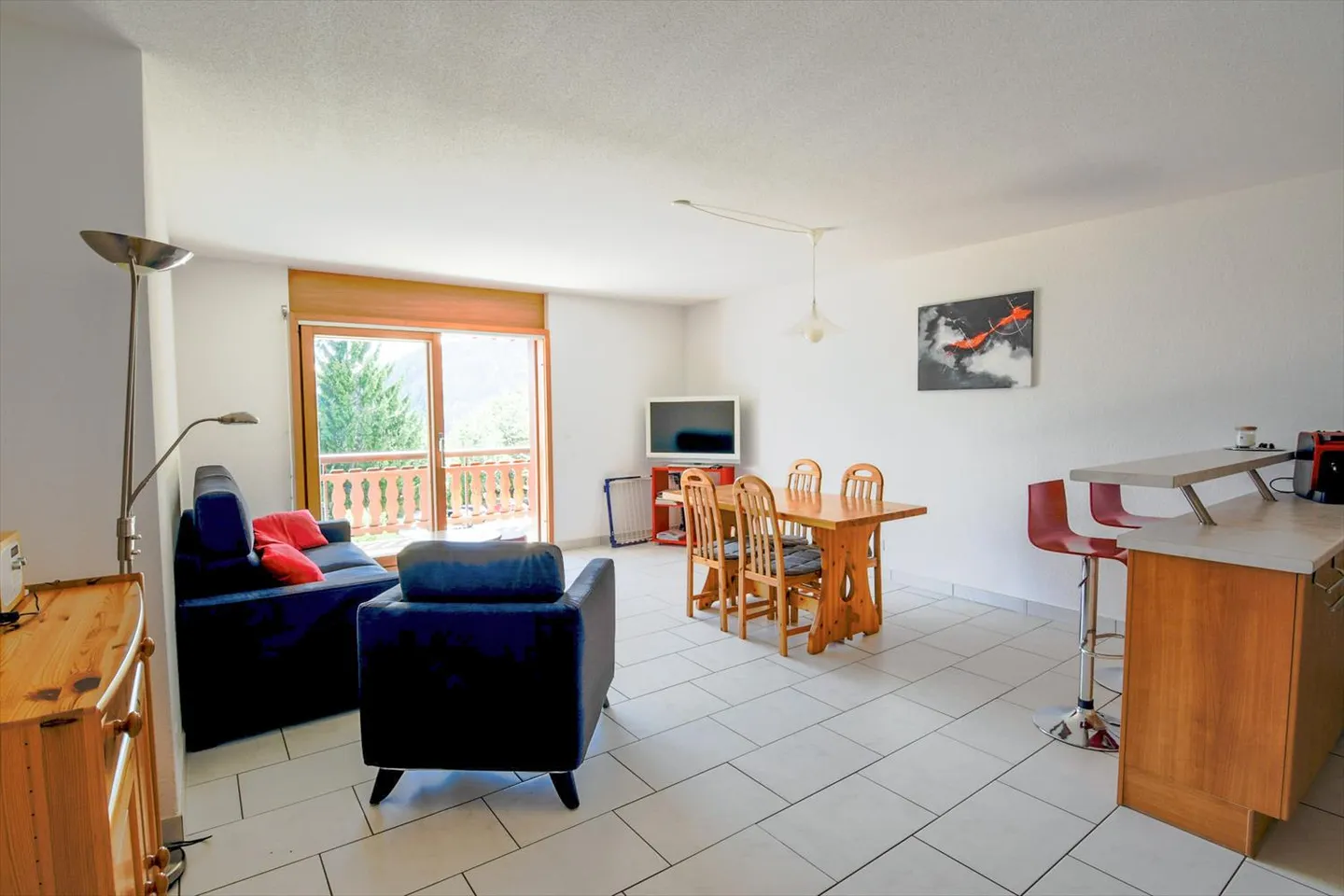 Spacious 2.5-room apartment in Ovronnaz/VS - Photo 2 of 16