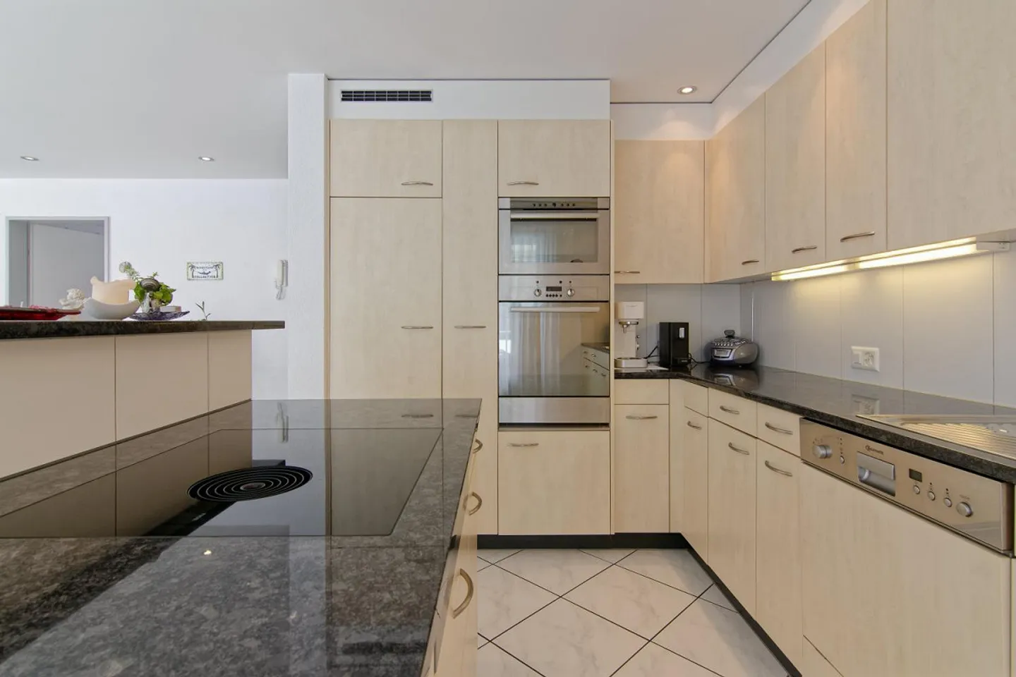 Condominio soleggiato di 5,5 stanze con ascensore al 1° piano - Foto 2 di 7