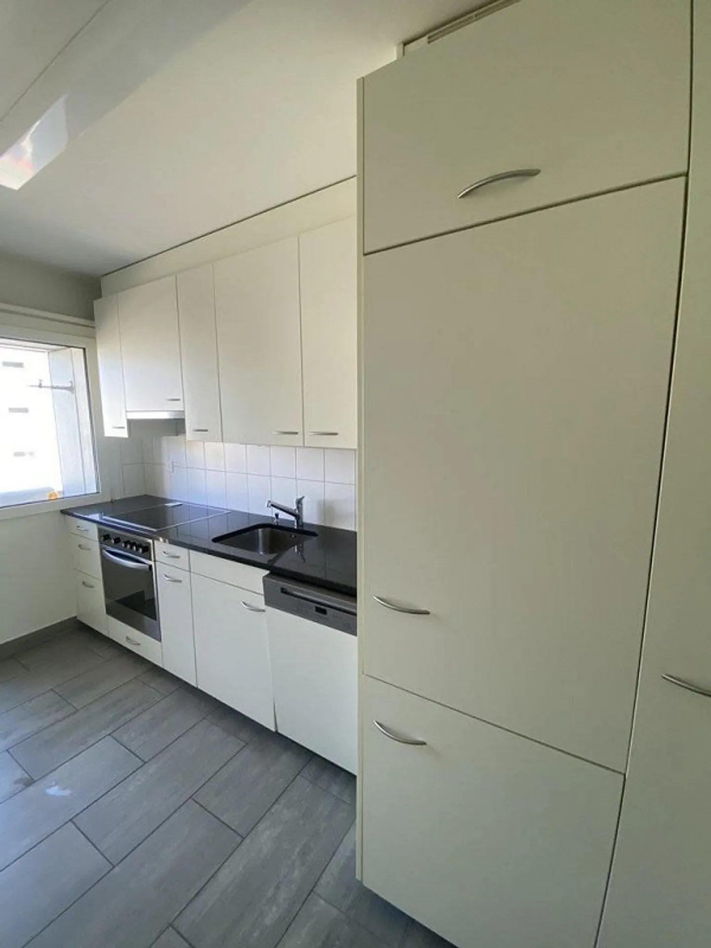 Appartamento moderno in una proprietà ben tenuta - Foto 3 di 10